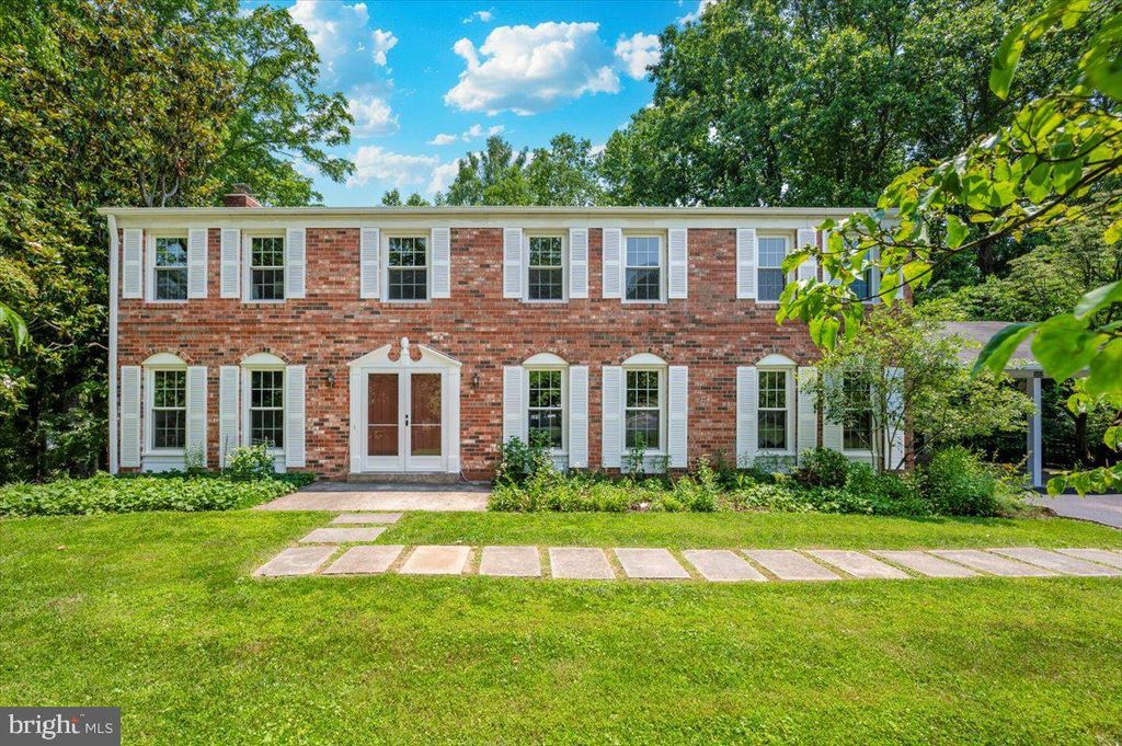 Photo of 302 Notley Court, SILVER SPRING, MD 20905 (MLS # MDMC2199592)