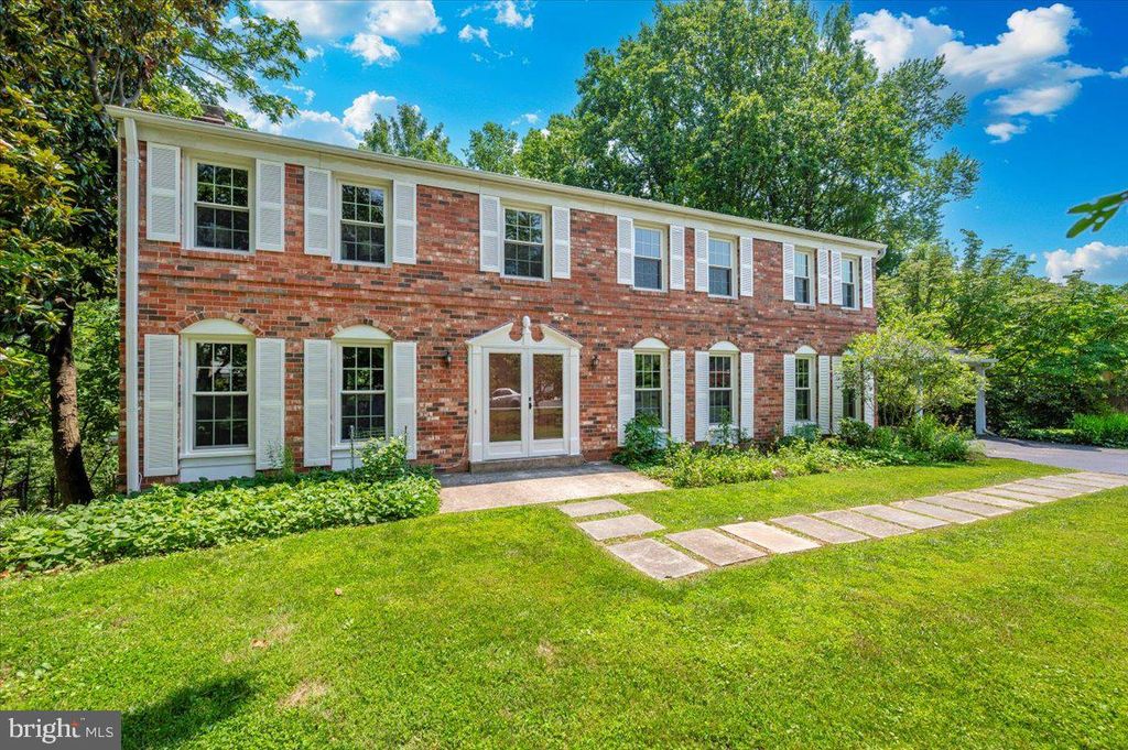 Photo of 302 Notley Court, SILVER SPRING, MD 20905 (MLS # MDMC2199592)