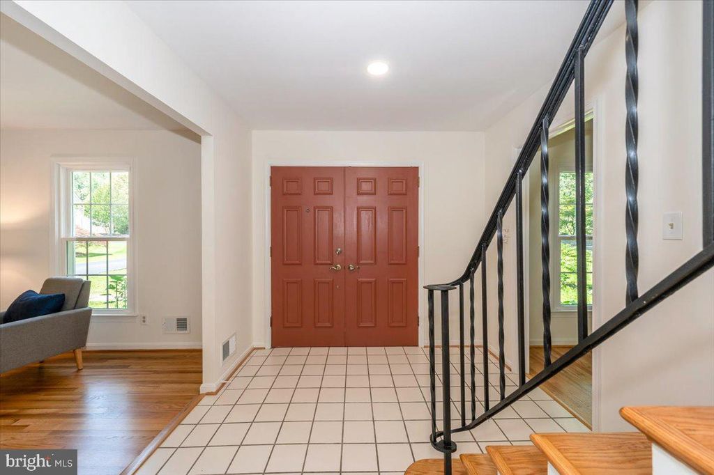 Photo of 302 Notley Court, SILVER SPRING, MD 20905 (MLS # MDMC2199592)