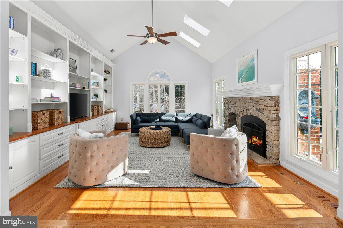 MANORS AT MOUNT VERNON - Residential