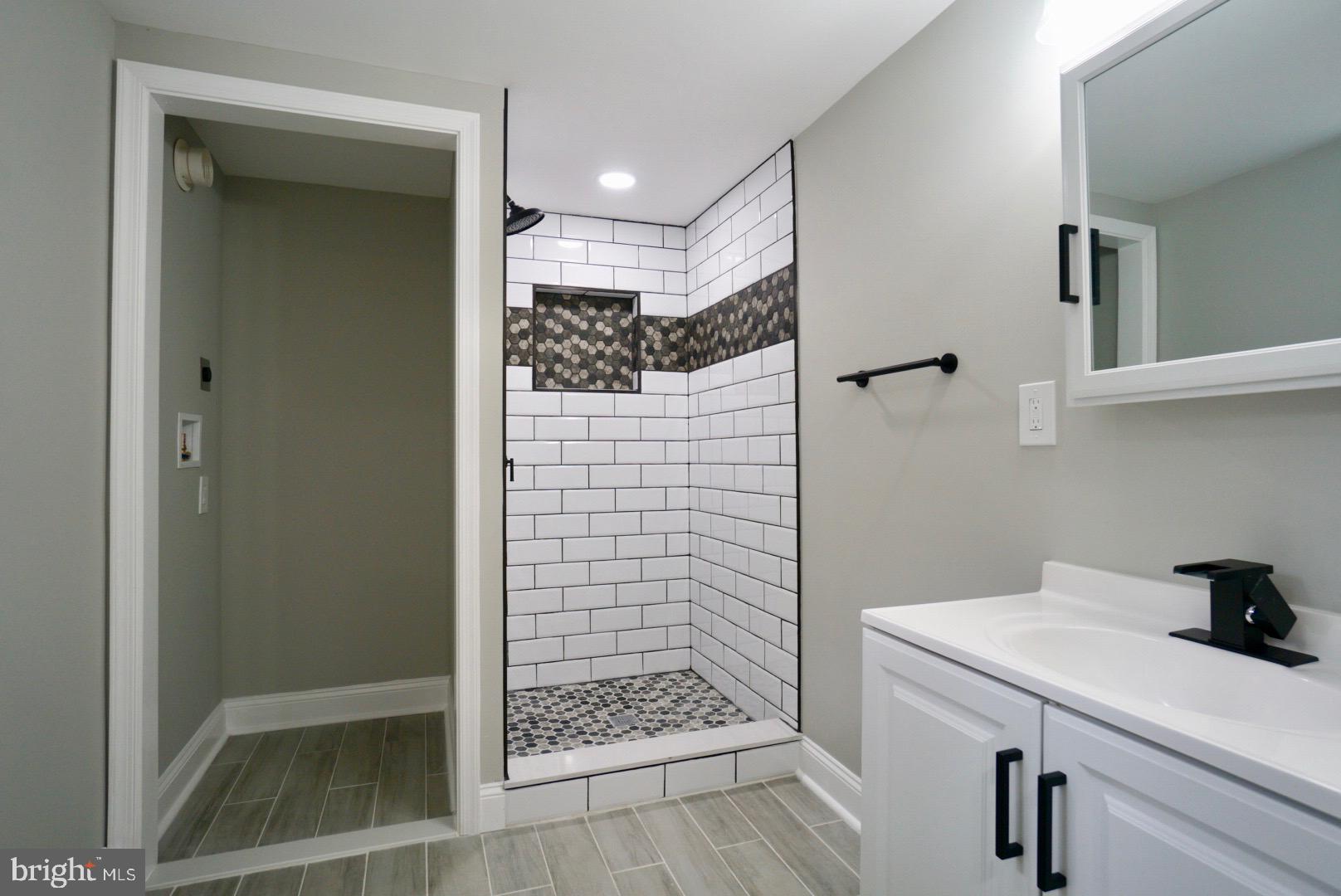 NEW CARROLLTON - Residential