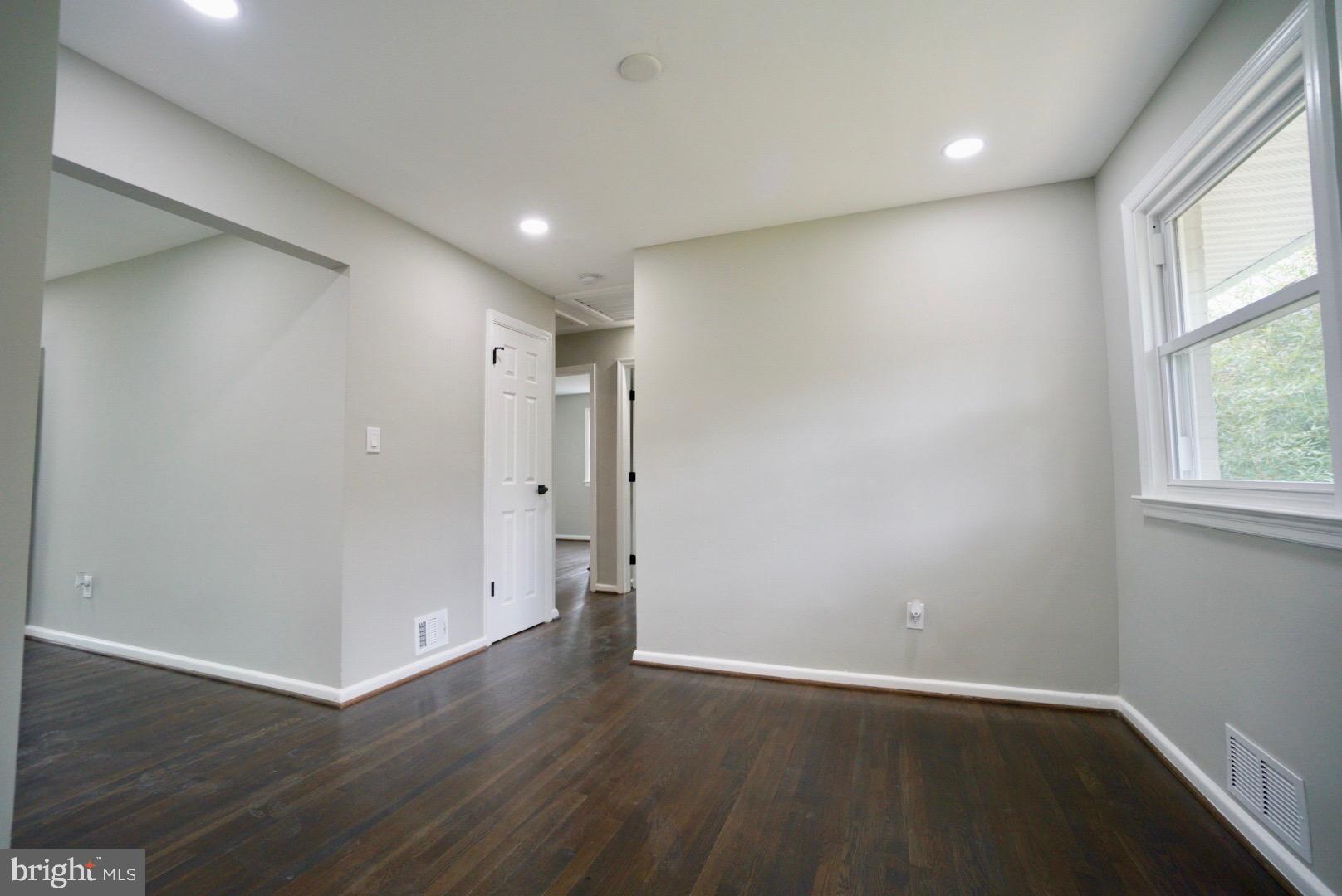 NEW CARROLLTON - Residential