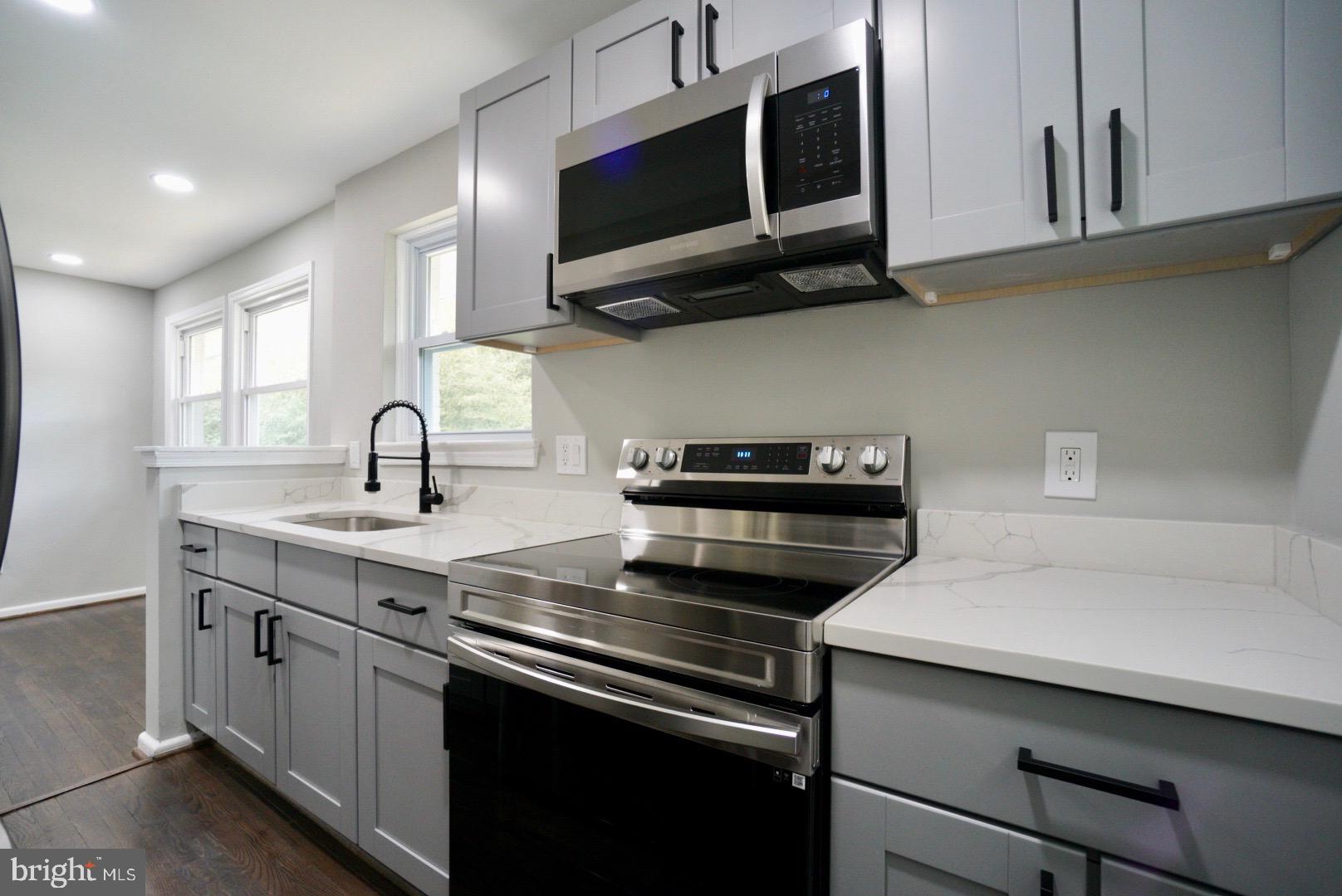 NEW CARROLLTON - Residential