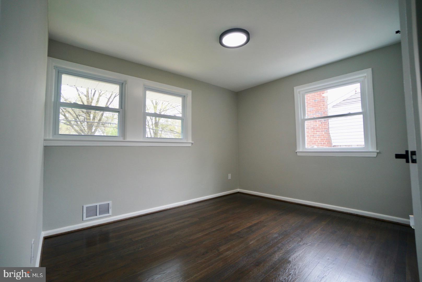 NEW CARROLLTON - Residential