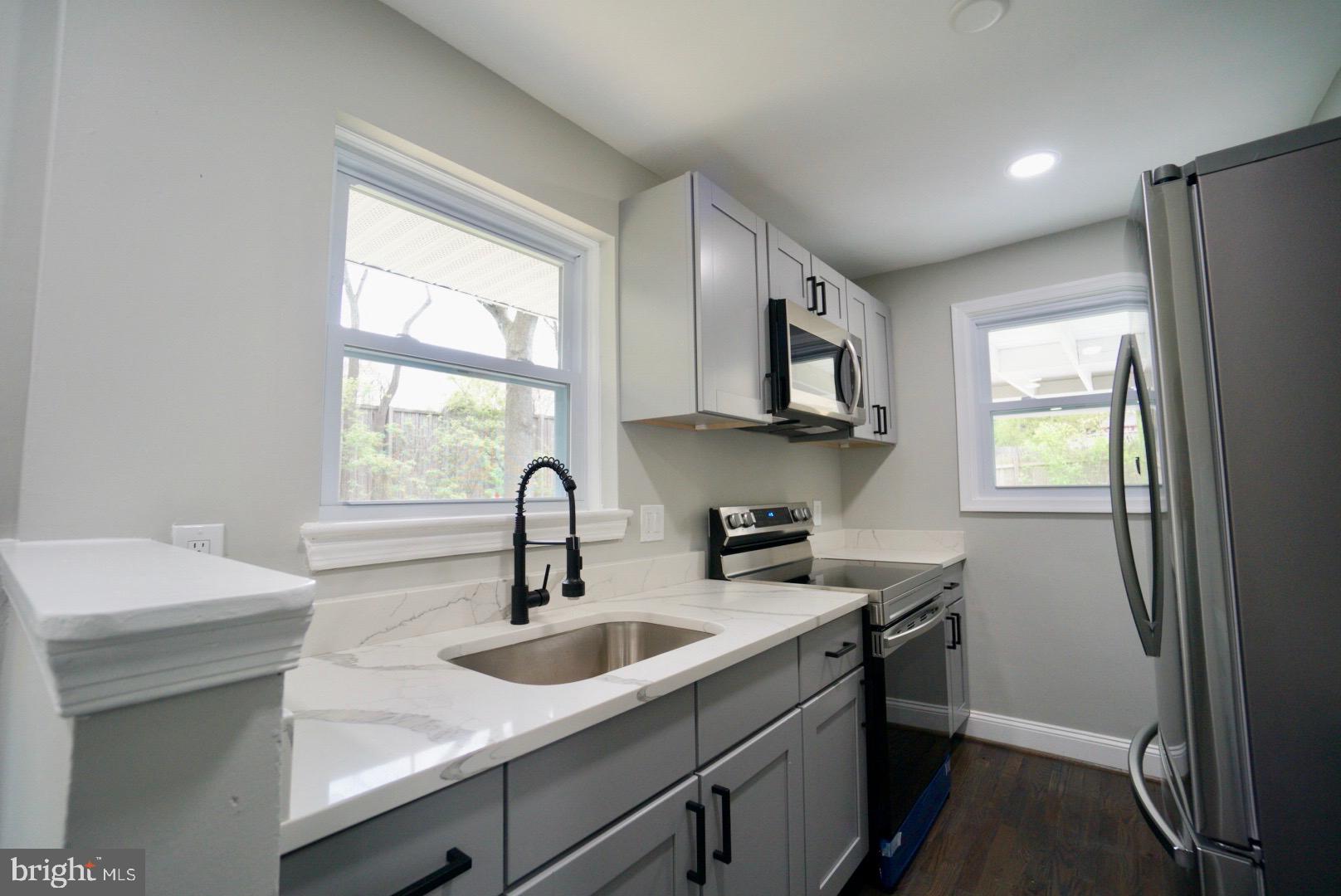 NEW CARROLLTON - Residential