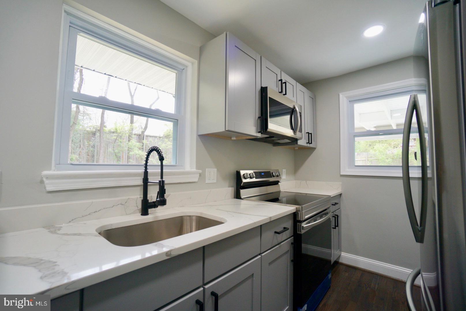 NEW CARROLLTON - Residential