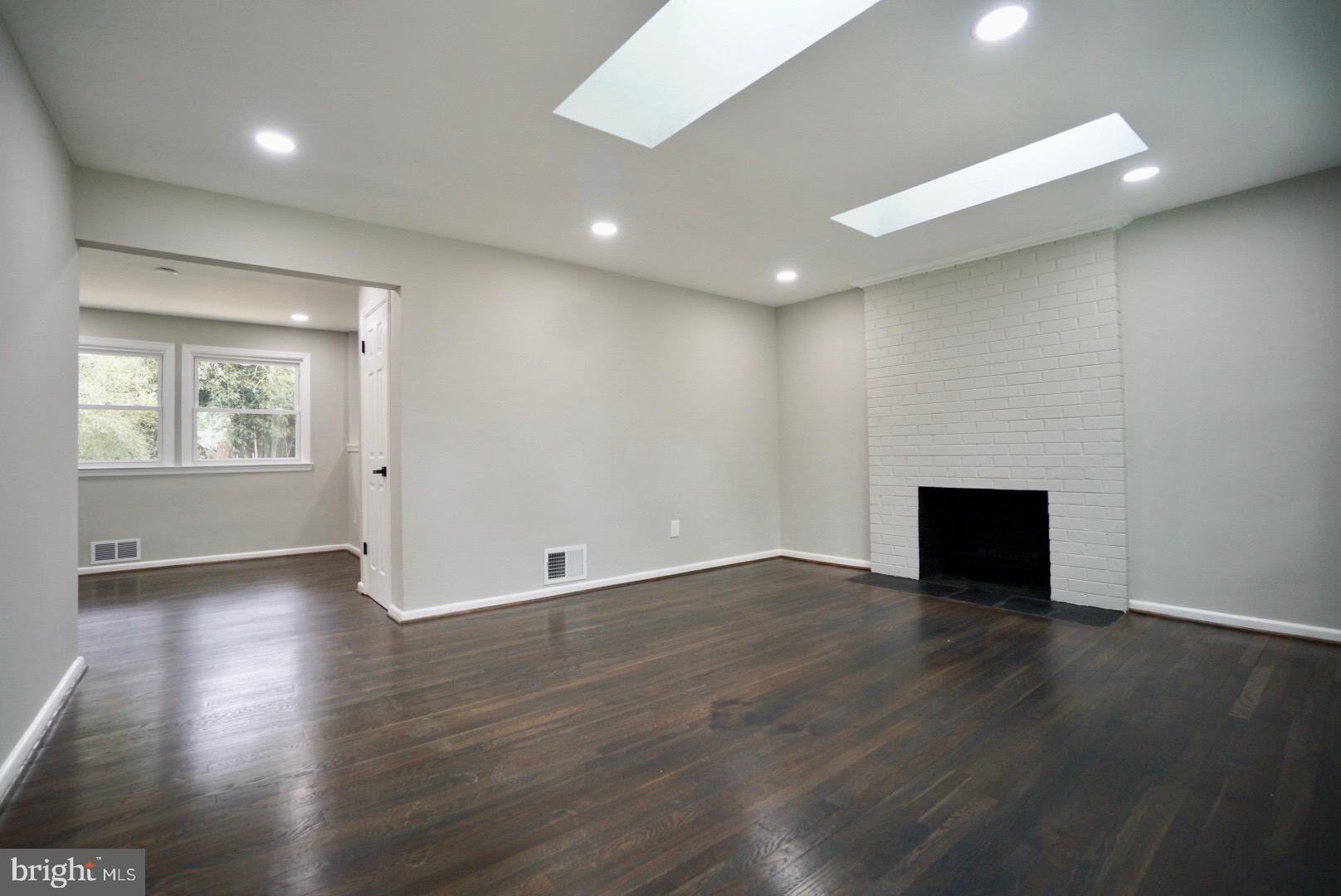 NEW CARROLLTON - Residential