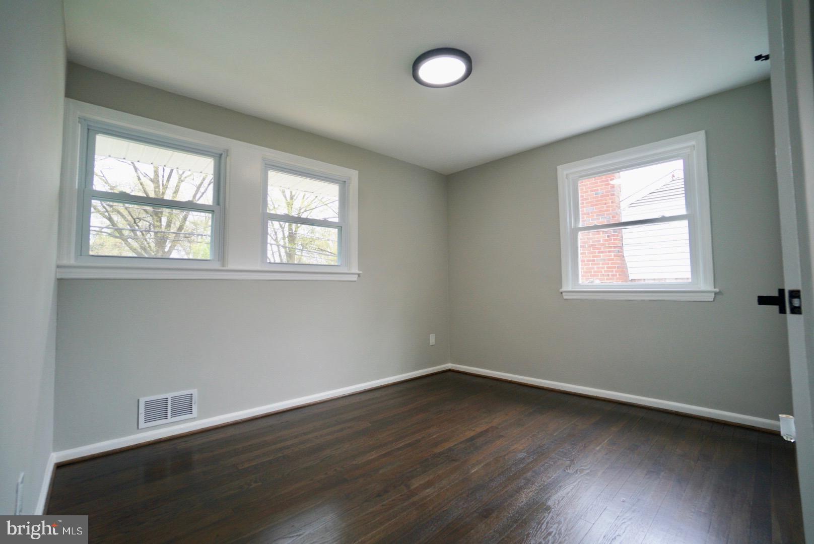 NEW CARROLLTON - Residential