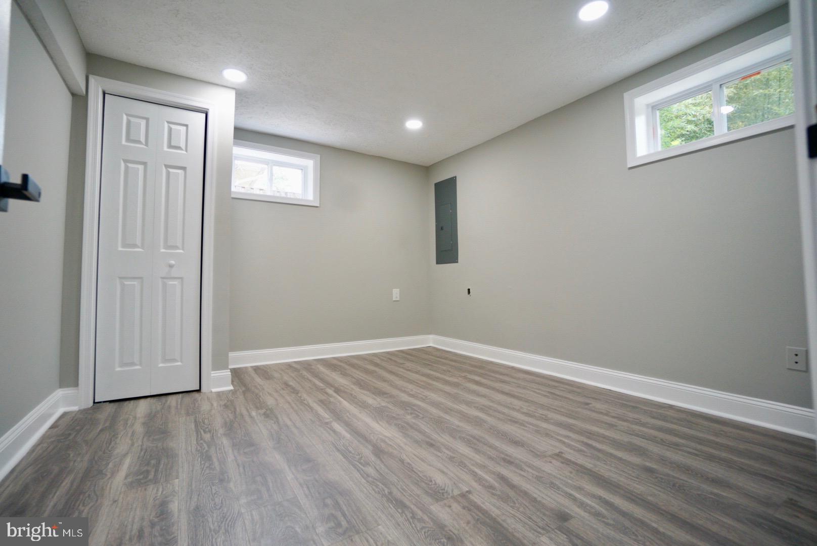 NEW CARROLLTON - Residential