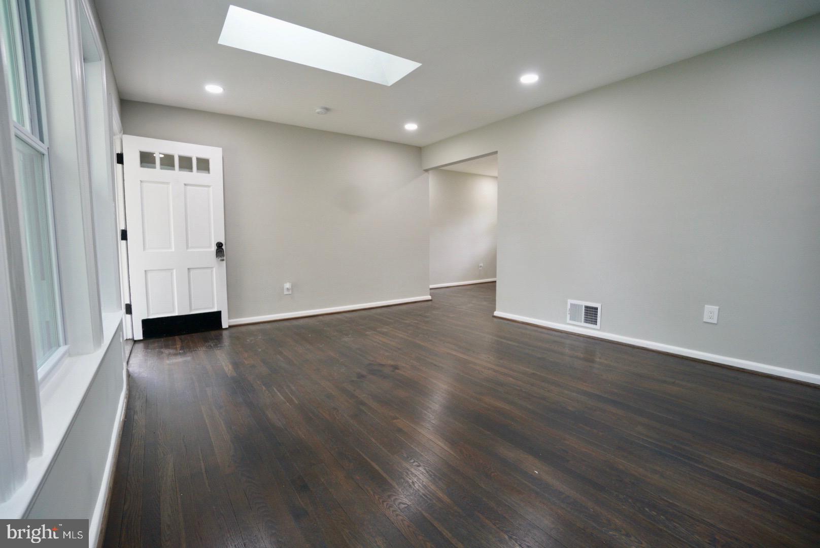 NEW CARROLLTON - Residential