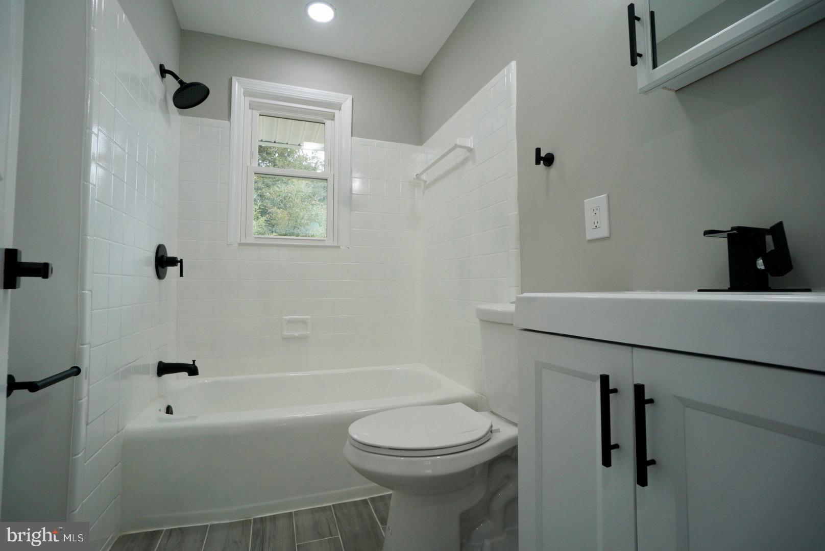 NEW CARROLLTON - Residential