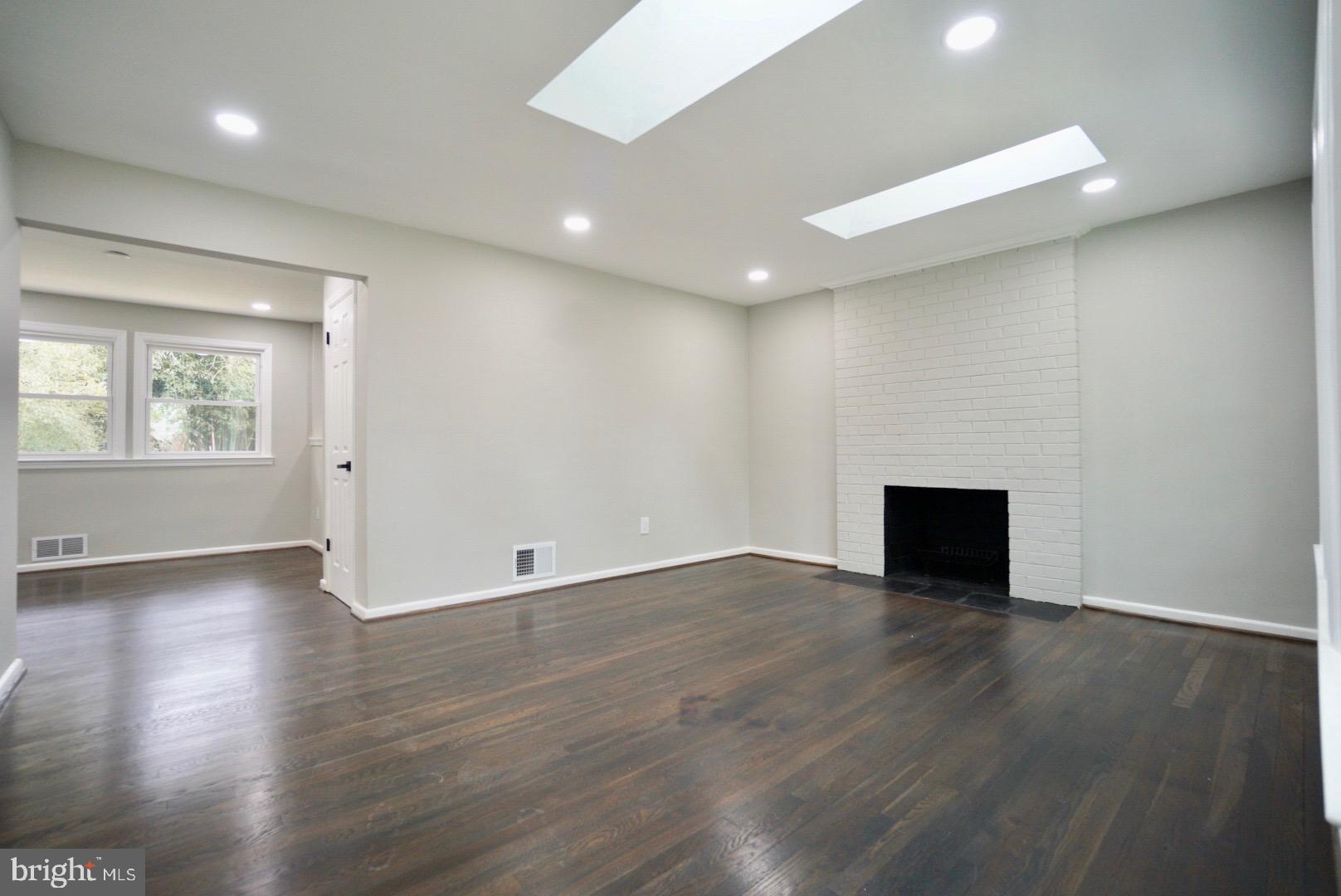 NEW CARROLLTON - Residential