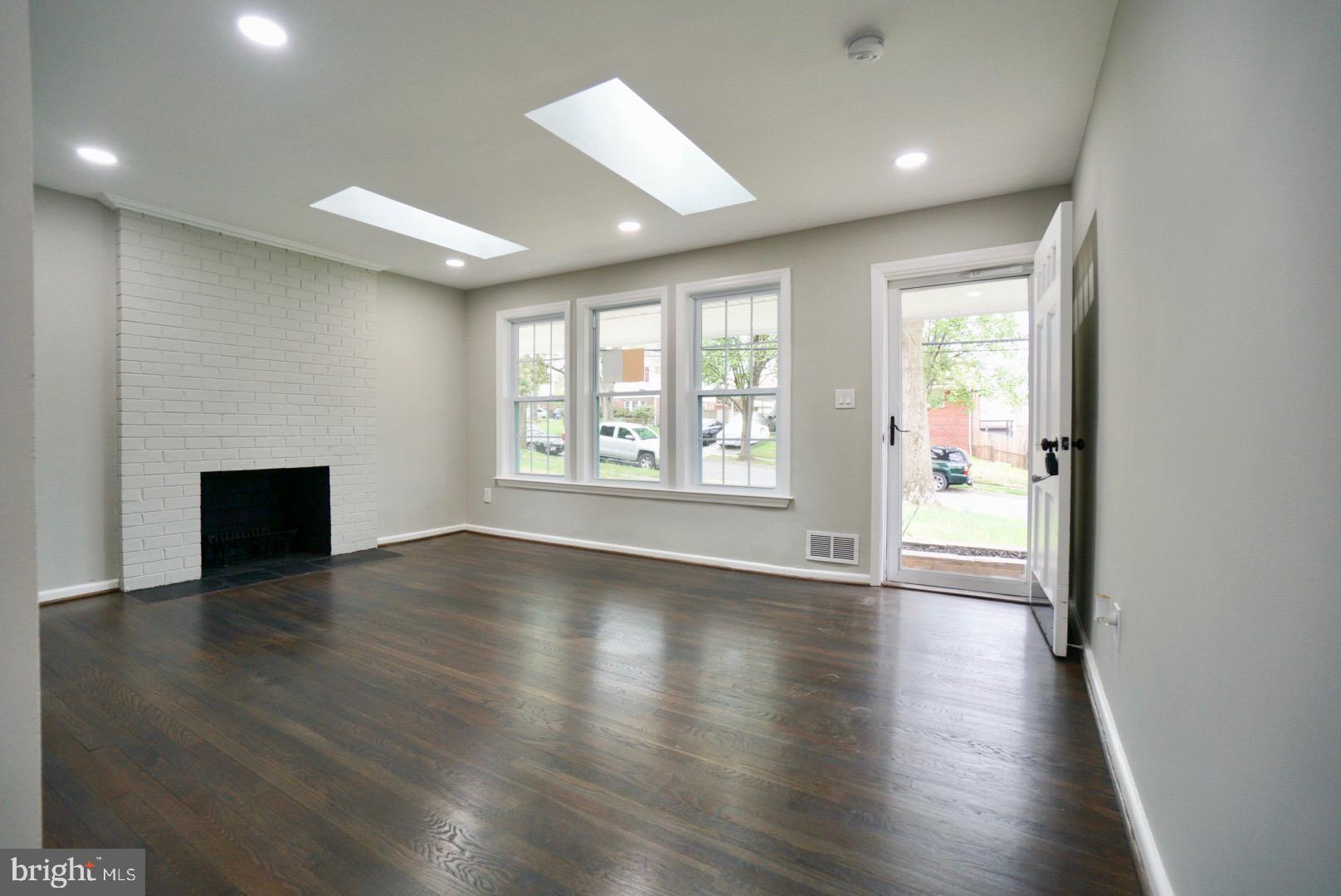 NEW CARROLLTON - Residential