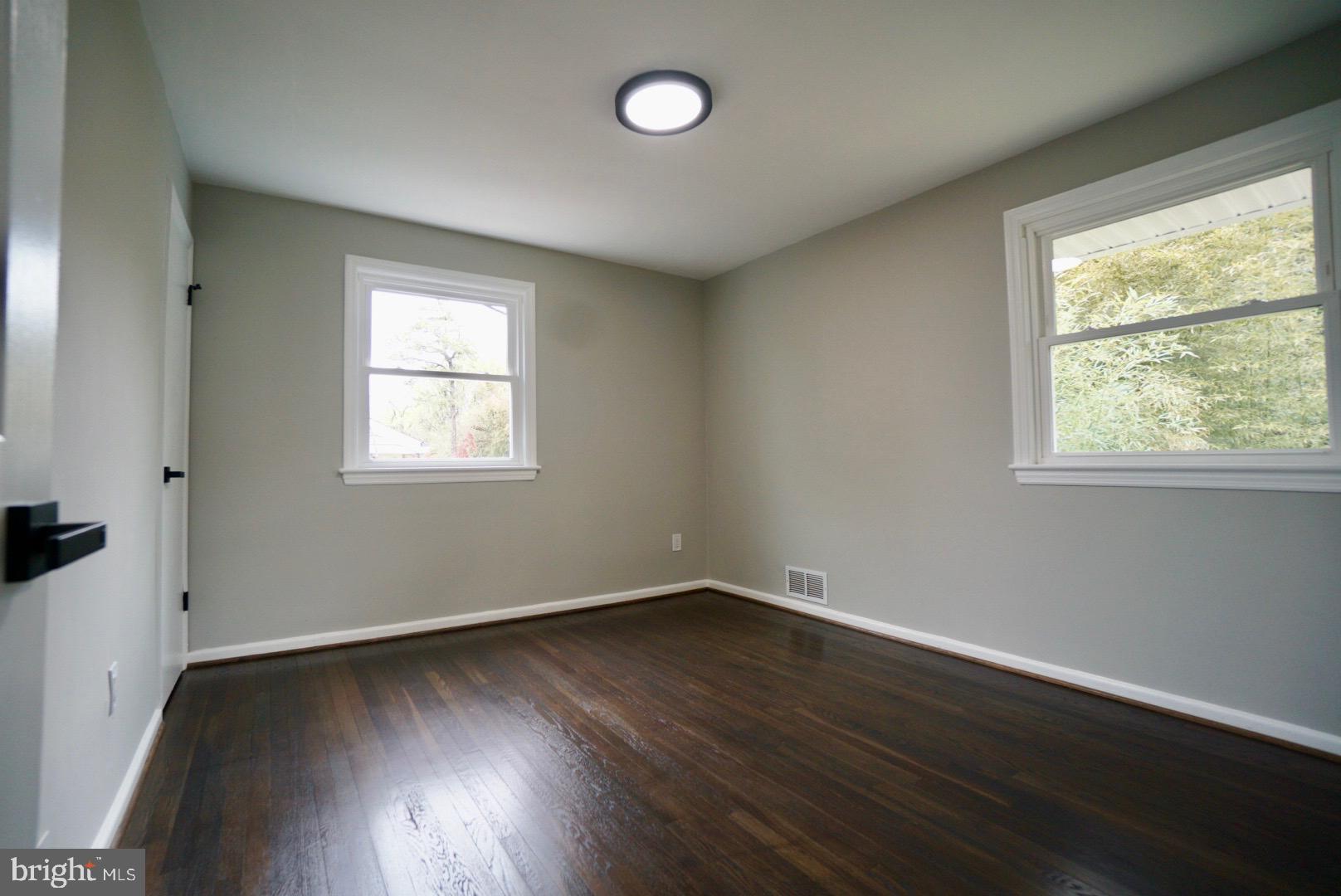 NEW CARROLLTON - Residential