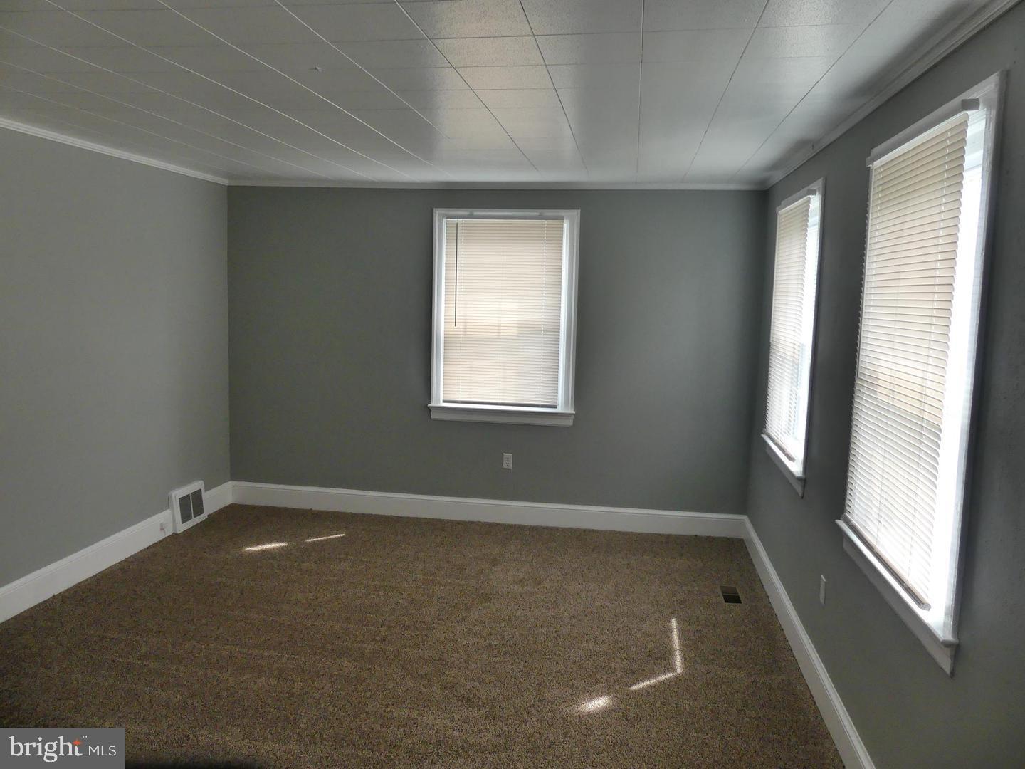 MARYLAND MANOR - Residential Lease