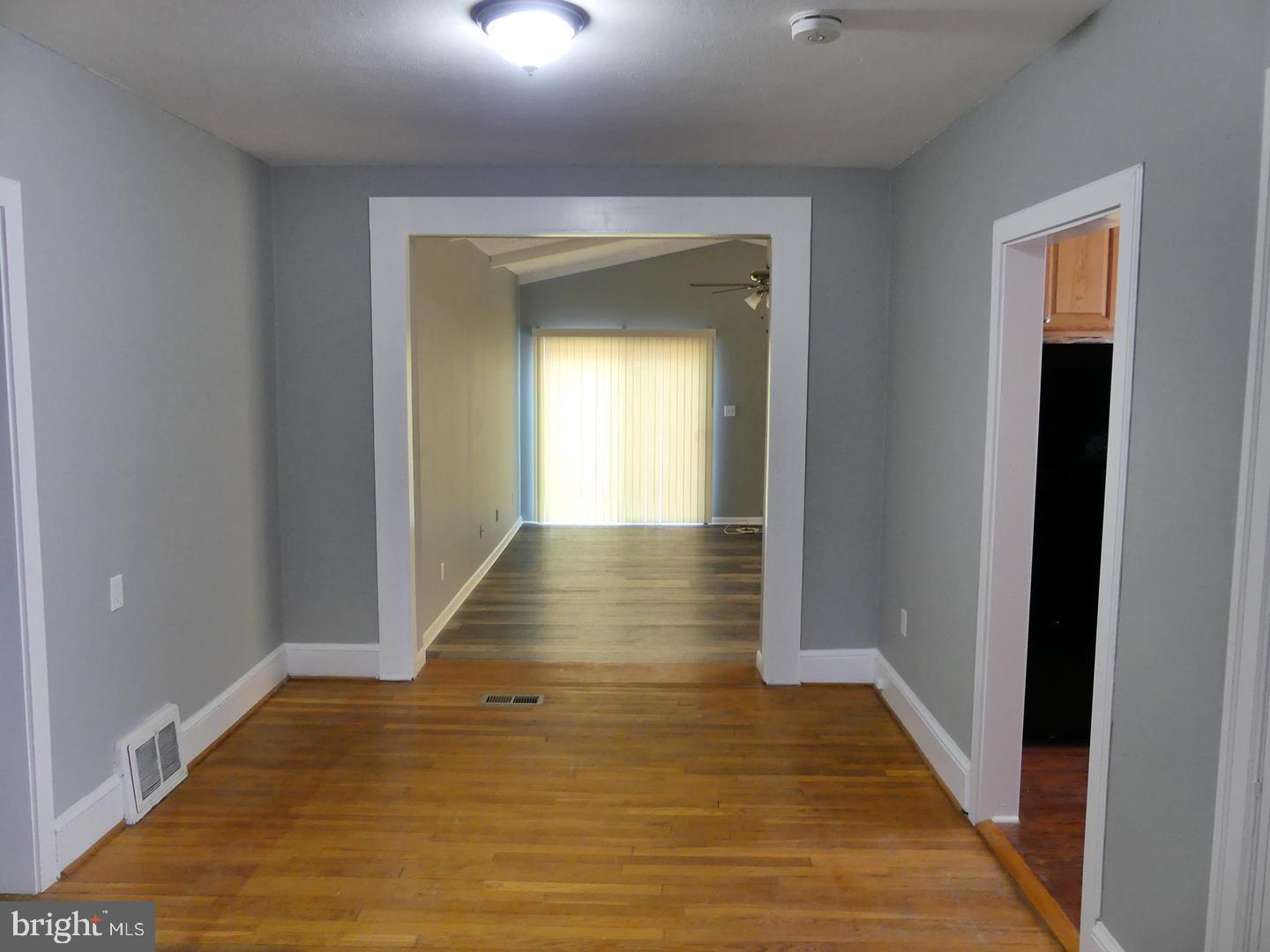 MARYLAND MANOR - Residential Lease