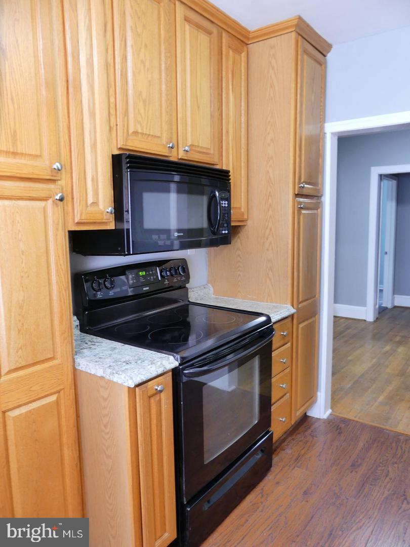 MARYLAND MANOR - Residential Lease