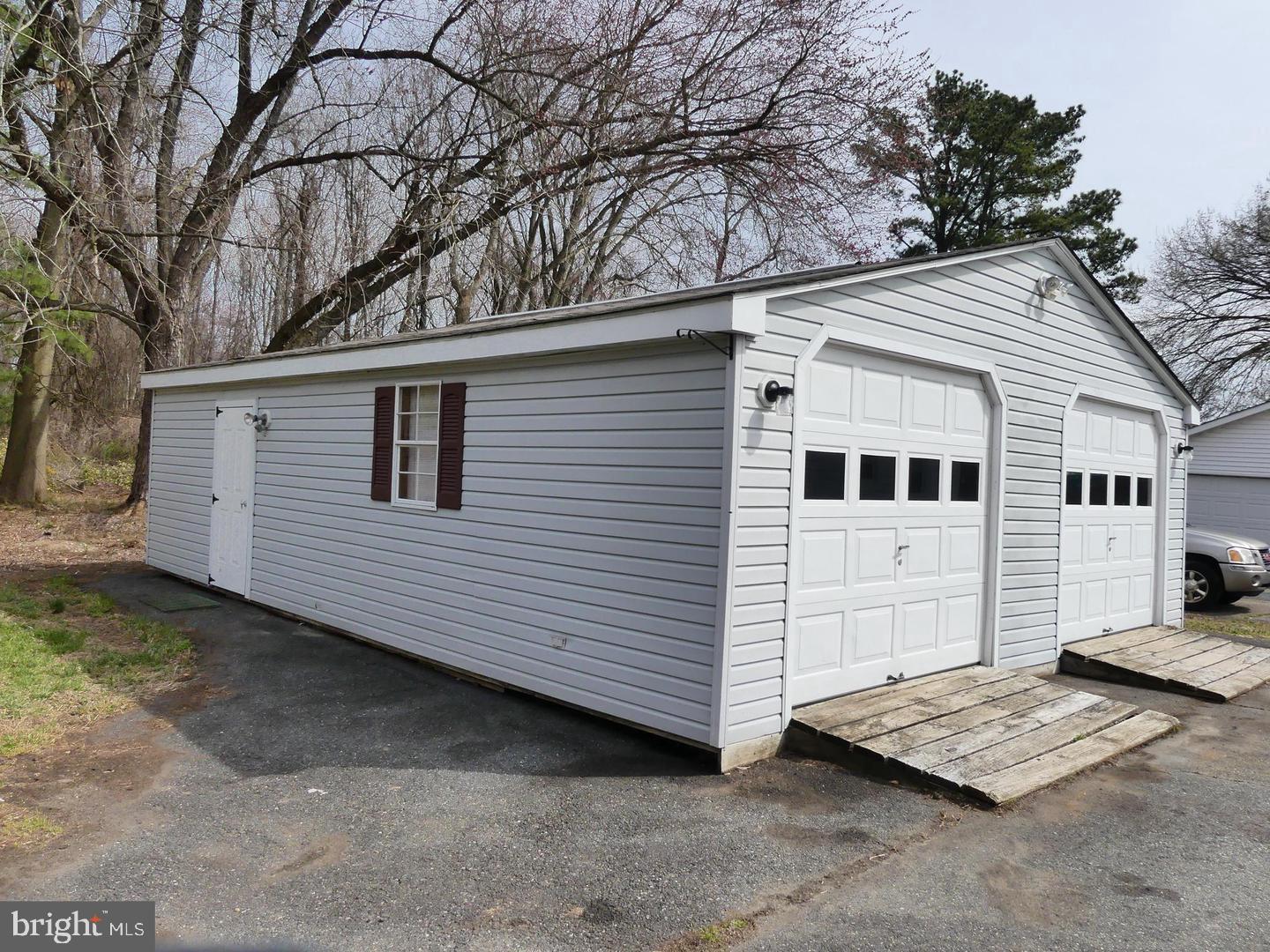 MARYLAND MANOR - Residential Lease