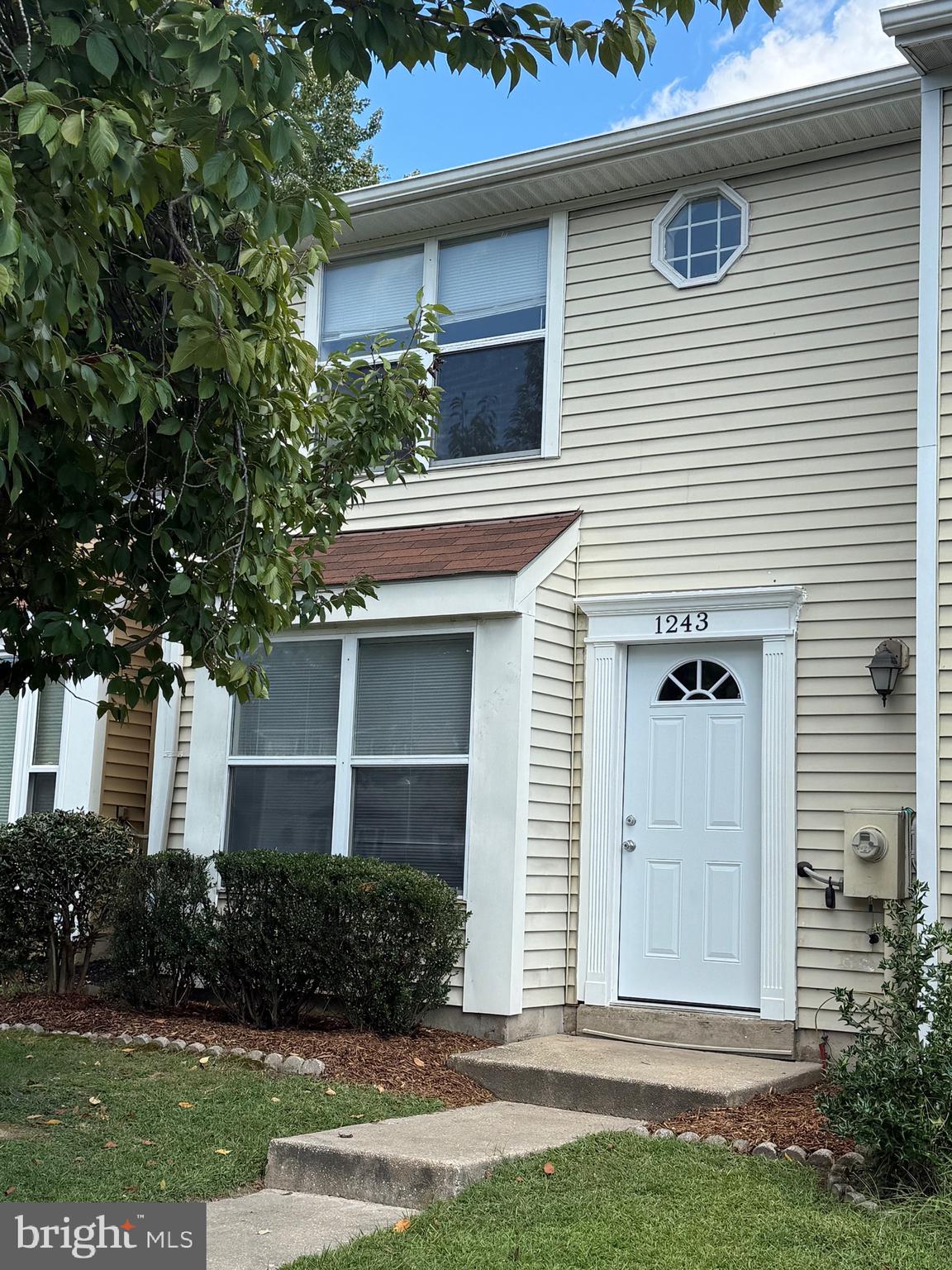 RIVERSIDE - Residential Lease