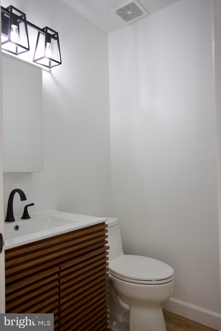 STRATHMORE PLACE - Residential Lease