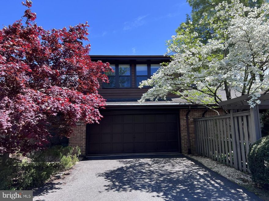 Enjoy super bright and sun-filled living spaces in this stunning townhome. The property features a renovated kitchen and bathrooms, with a luxury floor plank throughout. The fenced backyard offers privacy and a perfect space for outdoor activities. Conveniently located just minutes' drive to Pike & Rose, Strathmore, and Whole Foods, with easy access to I-495 and I-270. Residents have access to newly resurfaced community tennis courts. Minimum credit score of 680 required. All adults must submit an application.