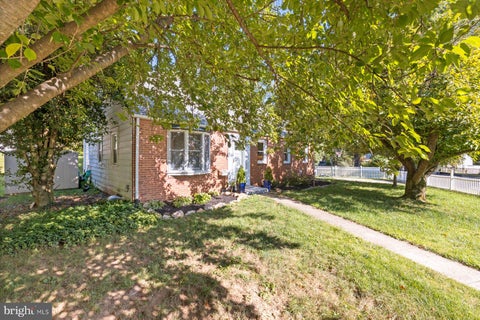 Photo of 13301 Okinawa Avenue, ROCKVILLE, MD 20851 (MLS # MDMC2257060)