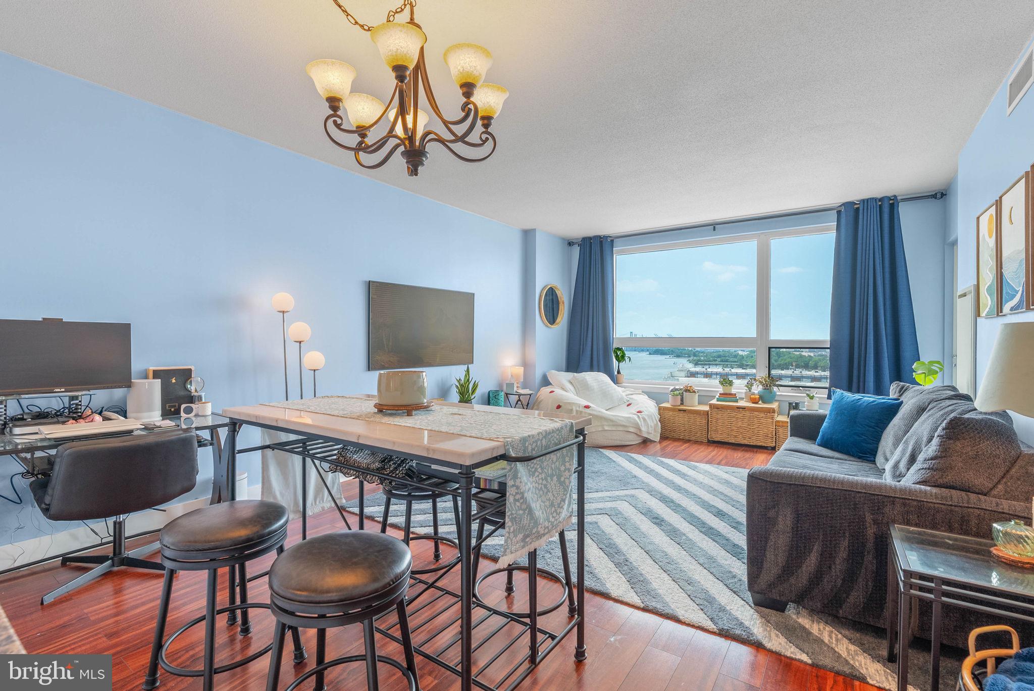 717 S COLUMBUS BOULEVARD 1216
