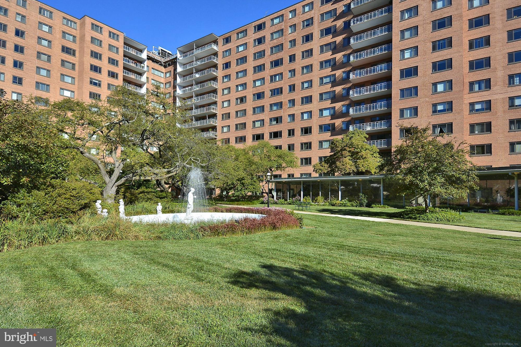 4201 CATHEDRAL AVENUE NW 905W