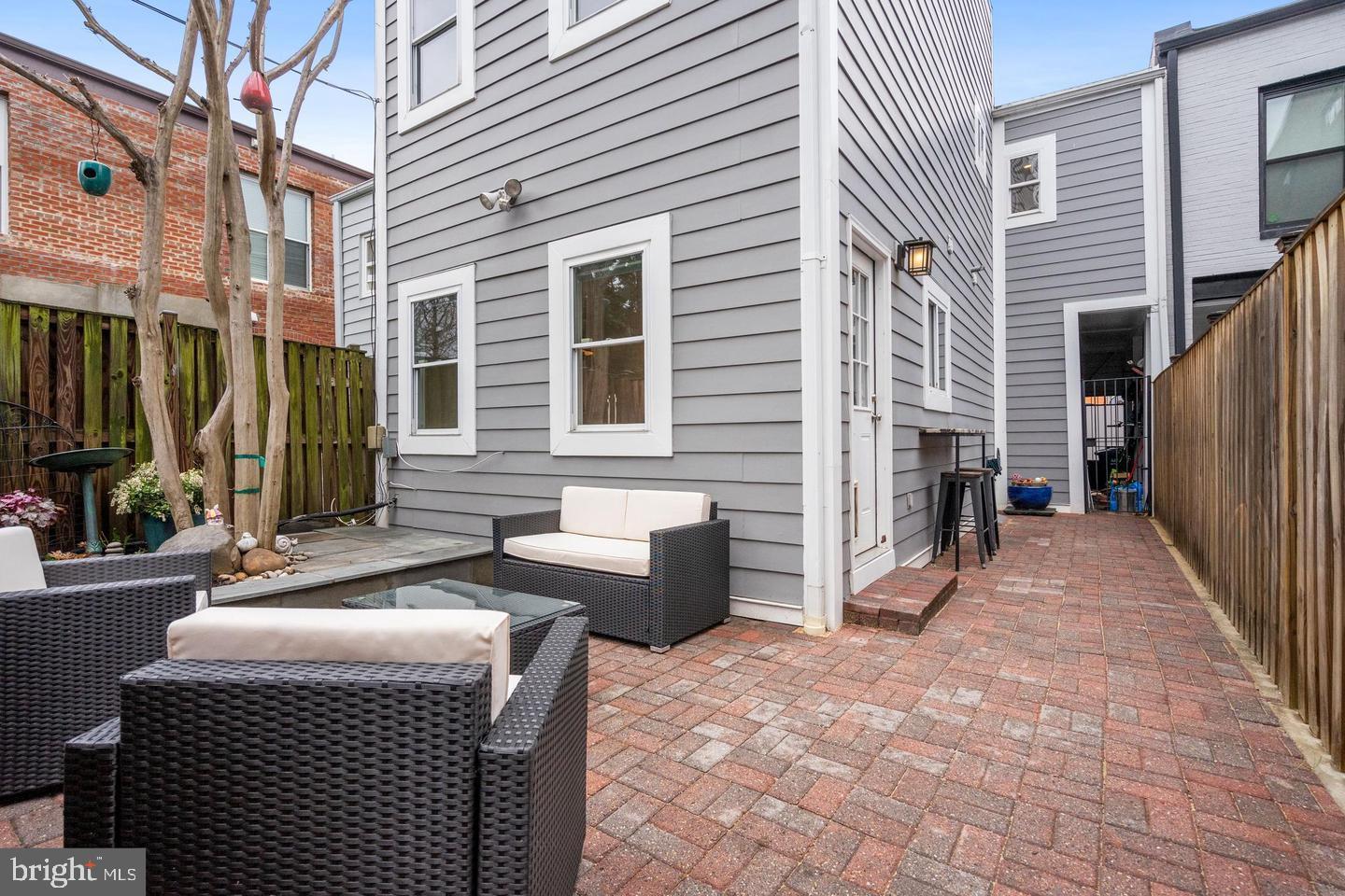 TRUXTON CIRCLE - Residential Lease