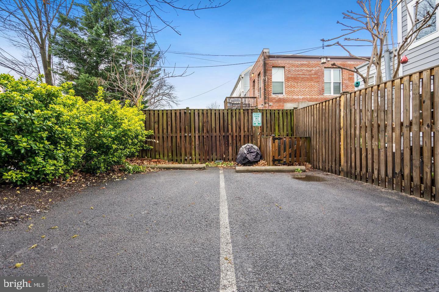 TRUXTON CIRCLE - Residential Lease