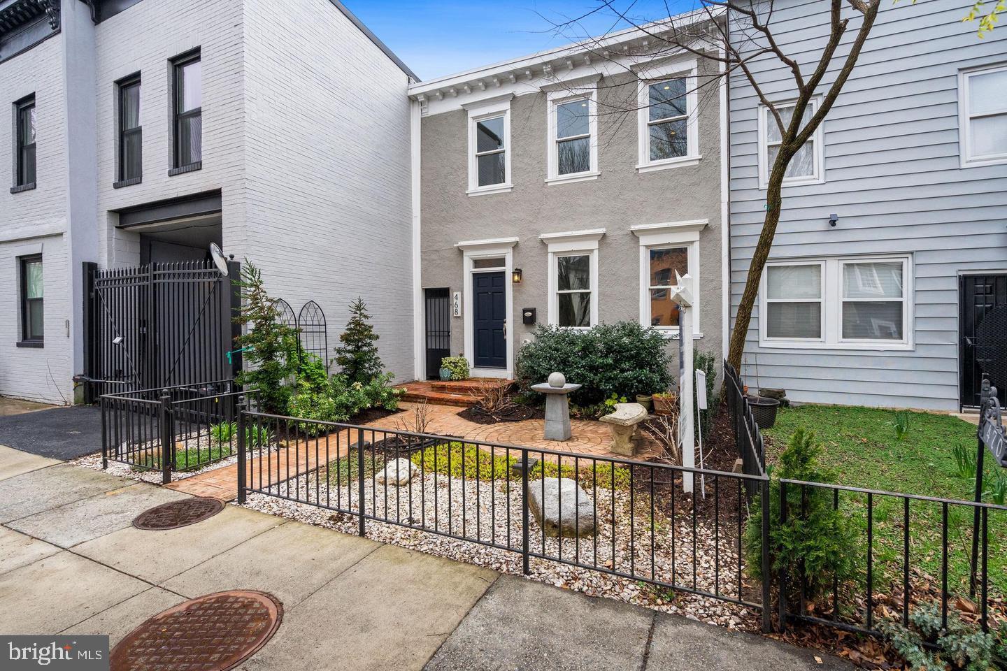 TRUXTON CIRCLE - Residential Lease