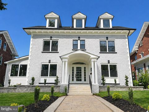 Photo of 4404 16th Street NW, WASHINGTON, DC 20011 (MLS # DCDC2259286)