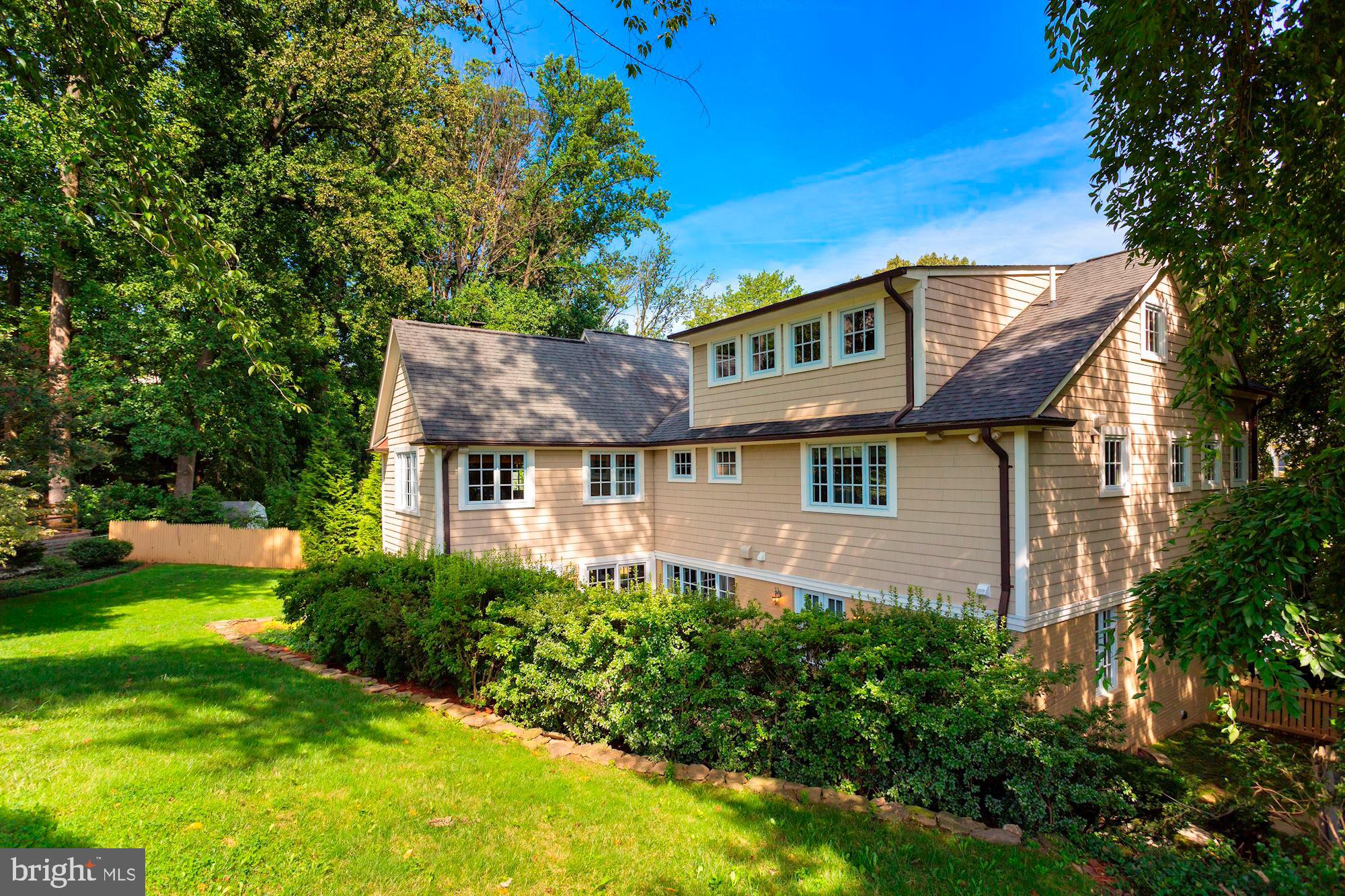 COUNTRY CLUB HILLS - Residential