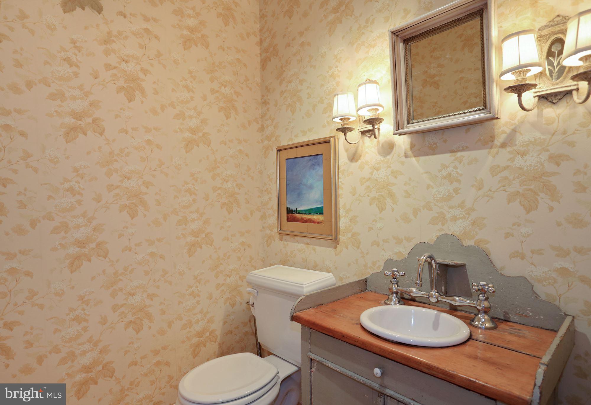 COUNTRY CLUB HILLS - Residential