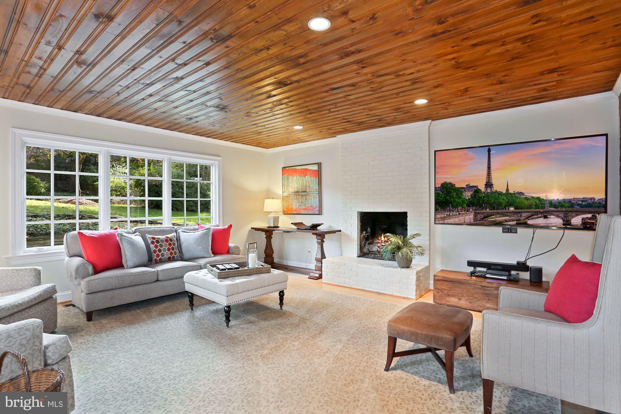 COUNTRY CLUB HILLS - Residential