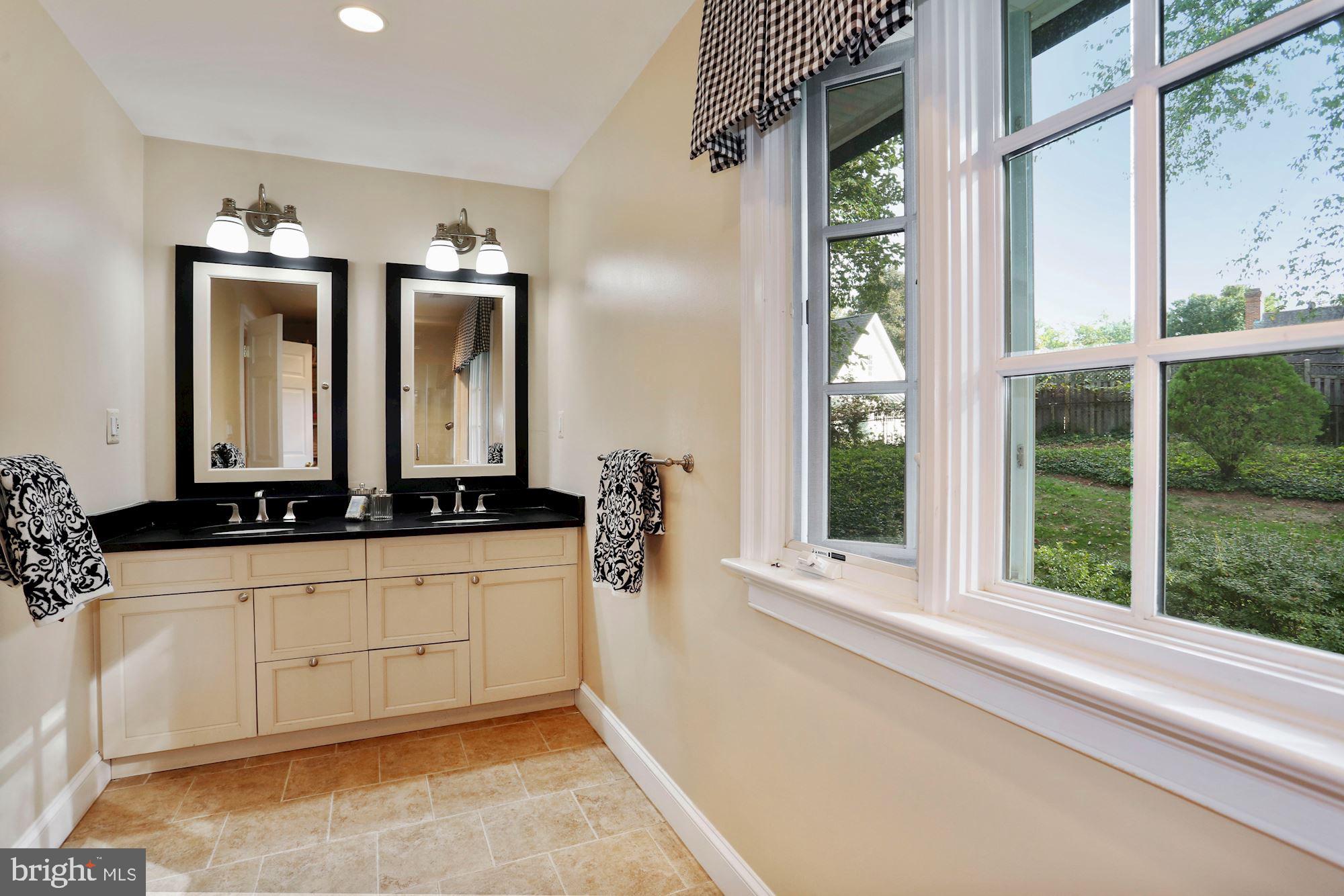 COUNTRY CLUB HILLS - Residential