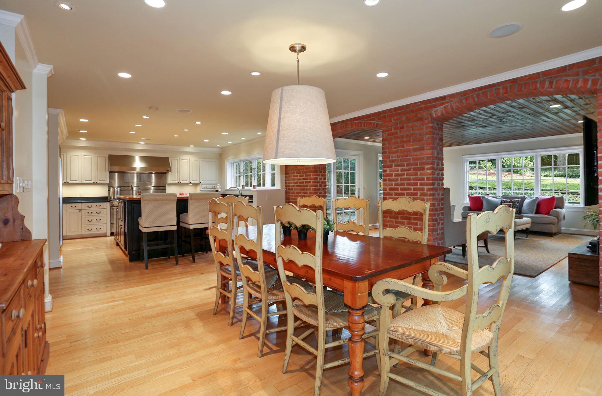 COUNTRY CLUB HILLS - Residential