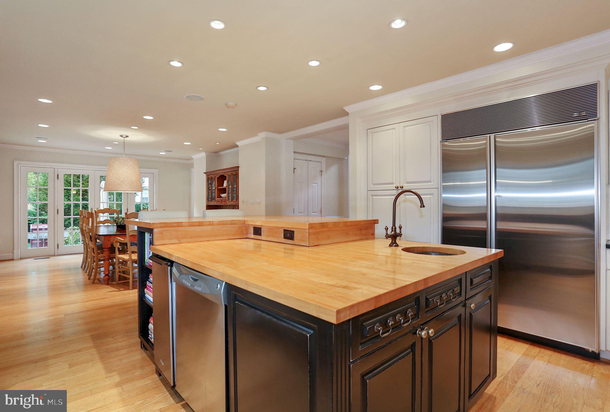 COUNTRY CLUB HILLS - Residential