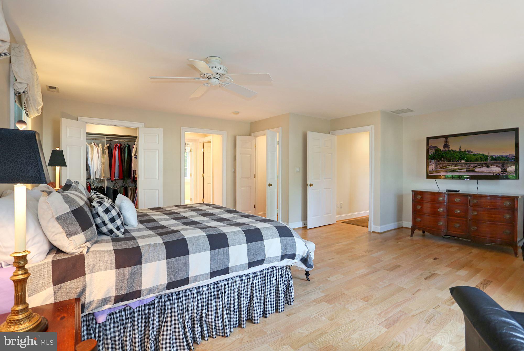 COUNTRY CLUB HILLS - Residential