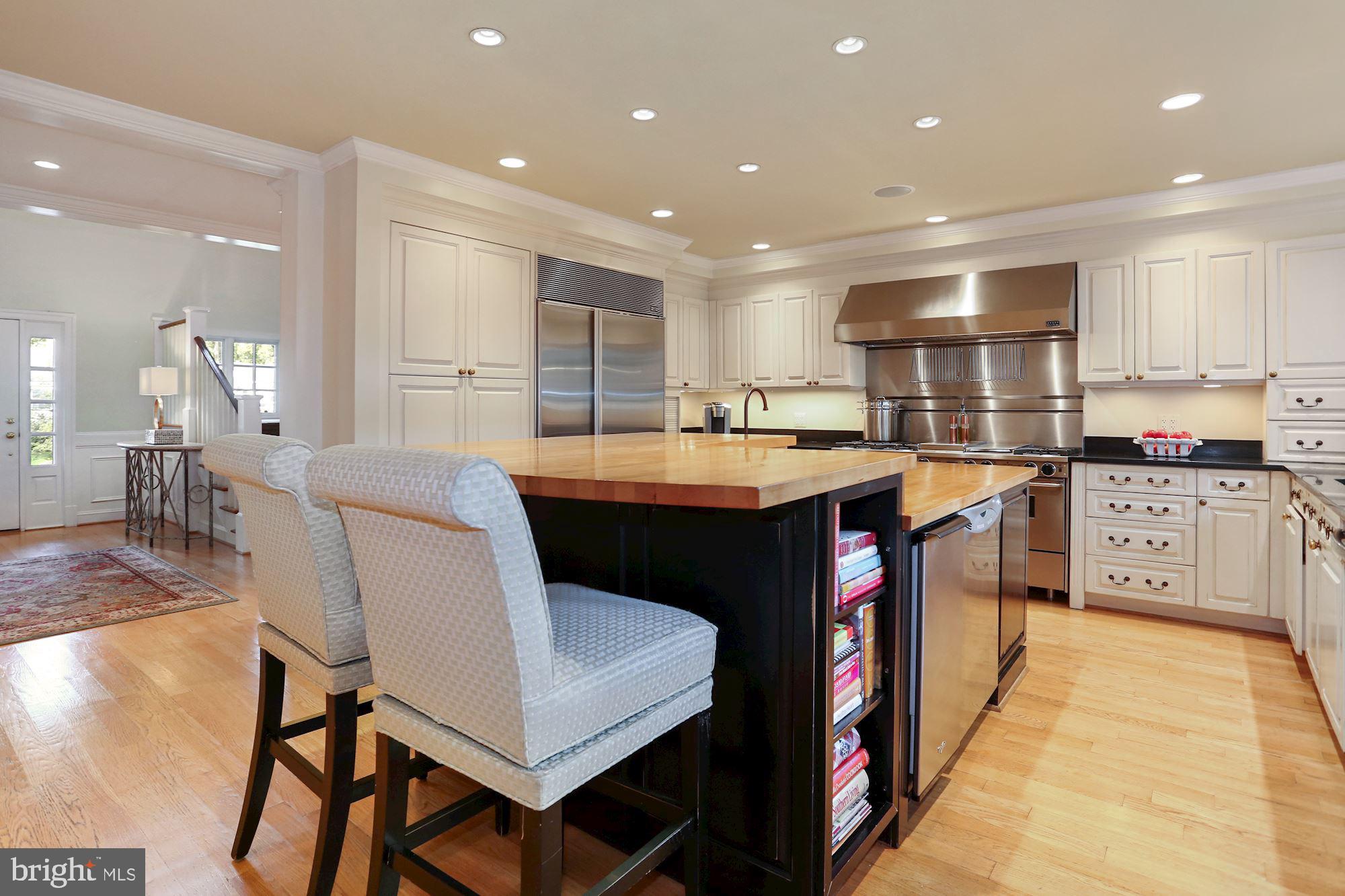 COUNTRY CLUB HILLS - Residential