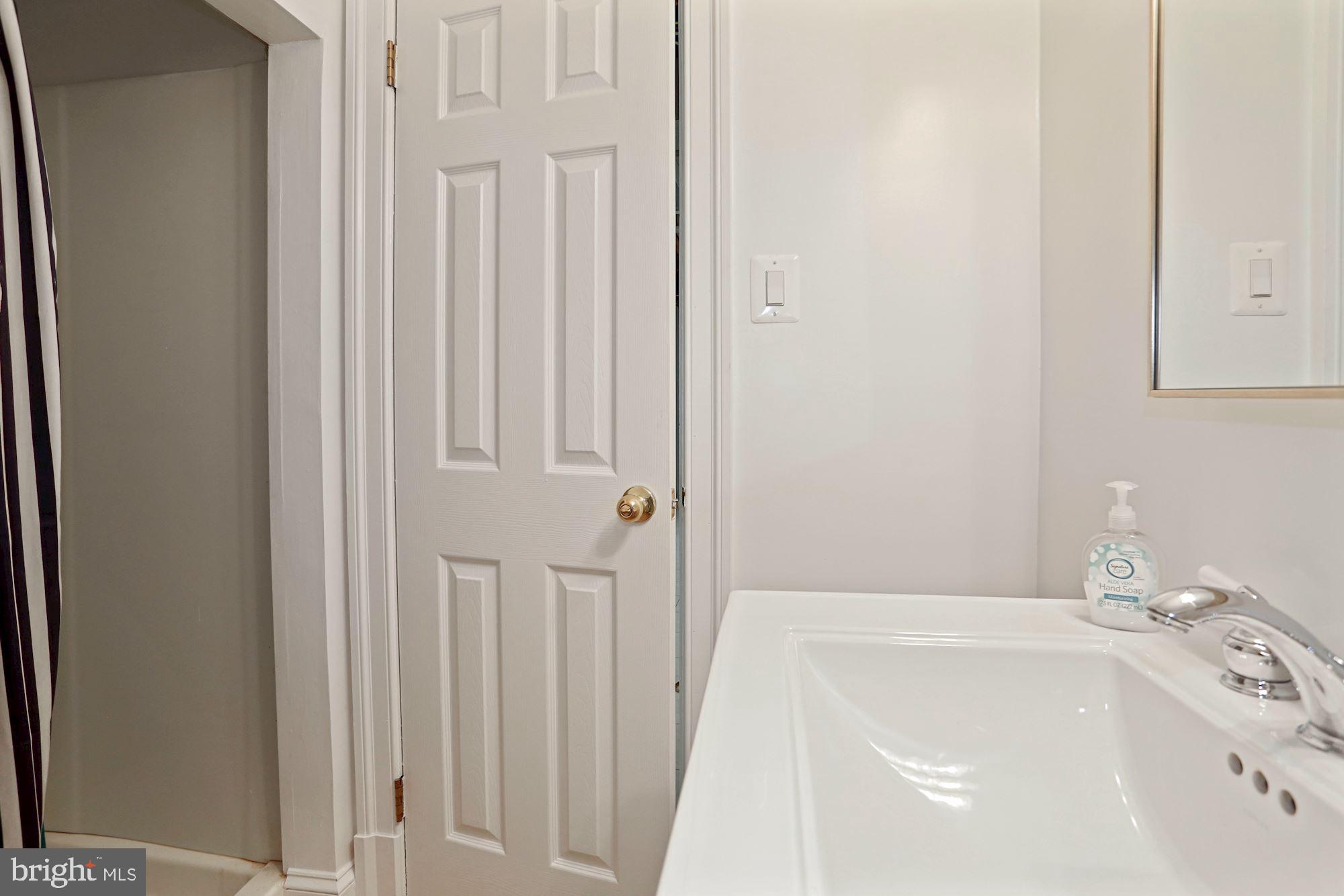 COUNTRY CLUB HILLS - Residential