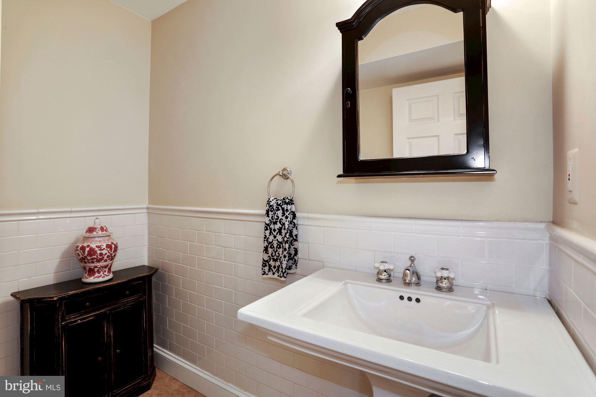 COUNTRY CLUB HILLS - Residential