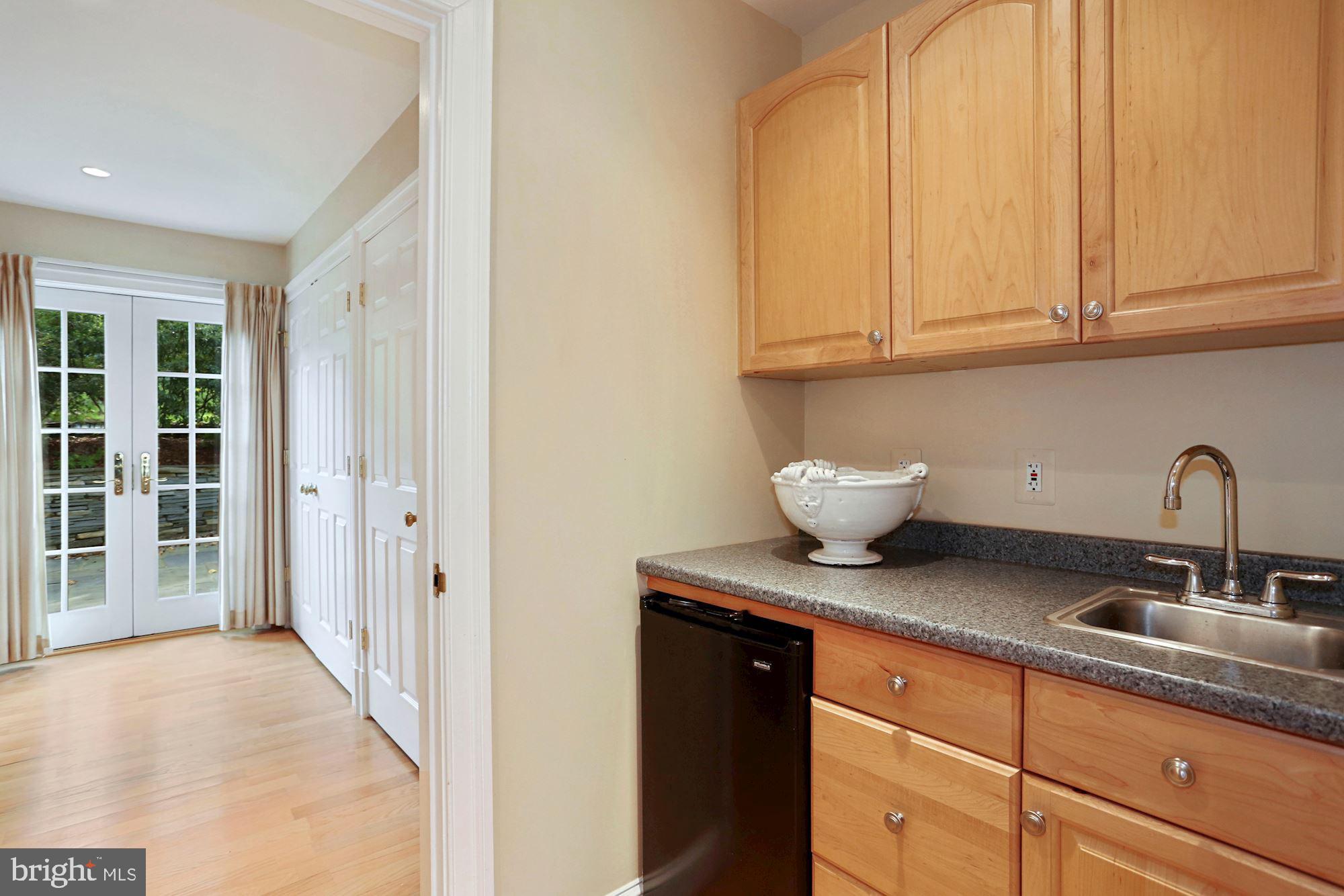 COUNTRY CLUB HILLS - Residential