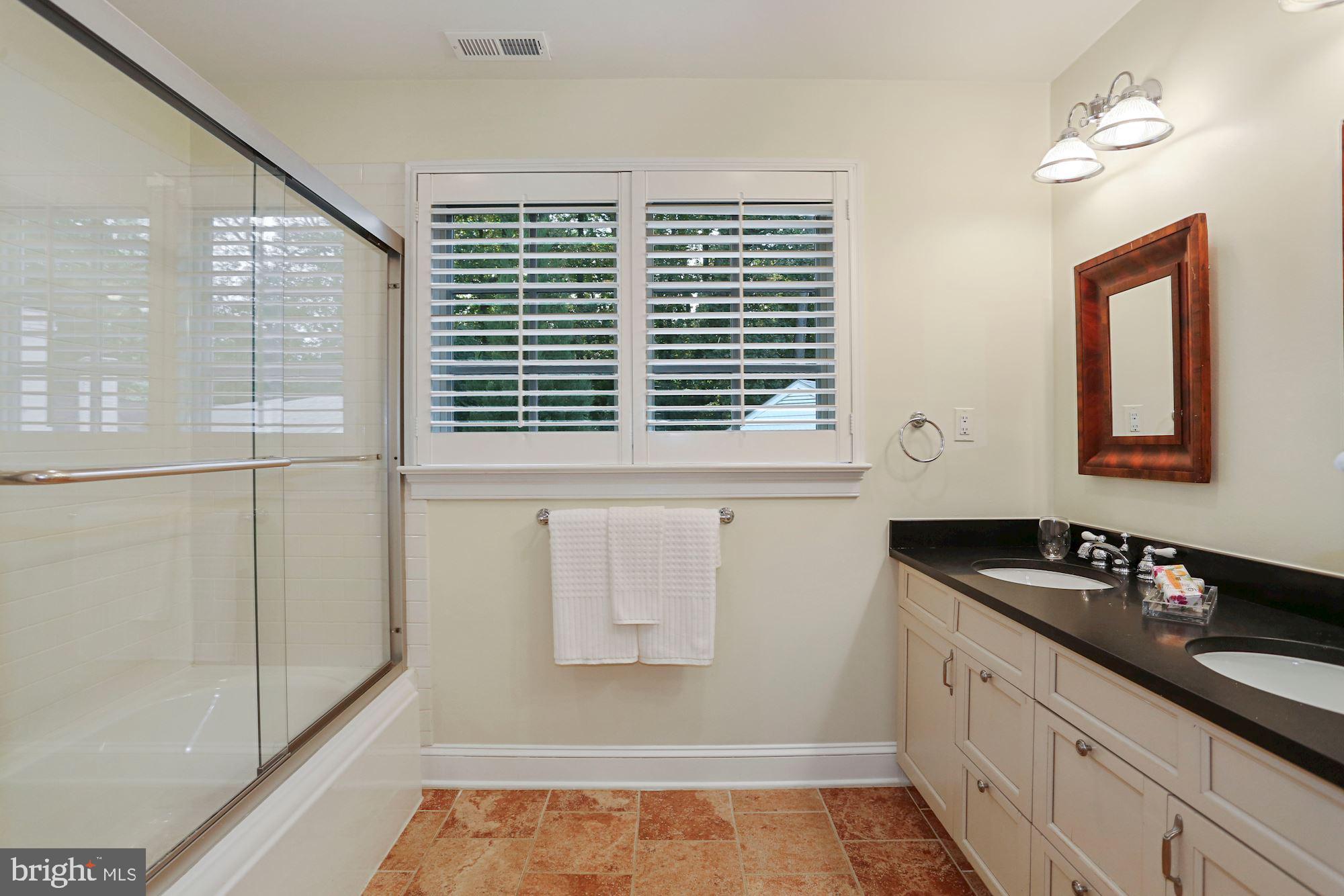 COUNTRY CLUB HILLS - Residential