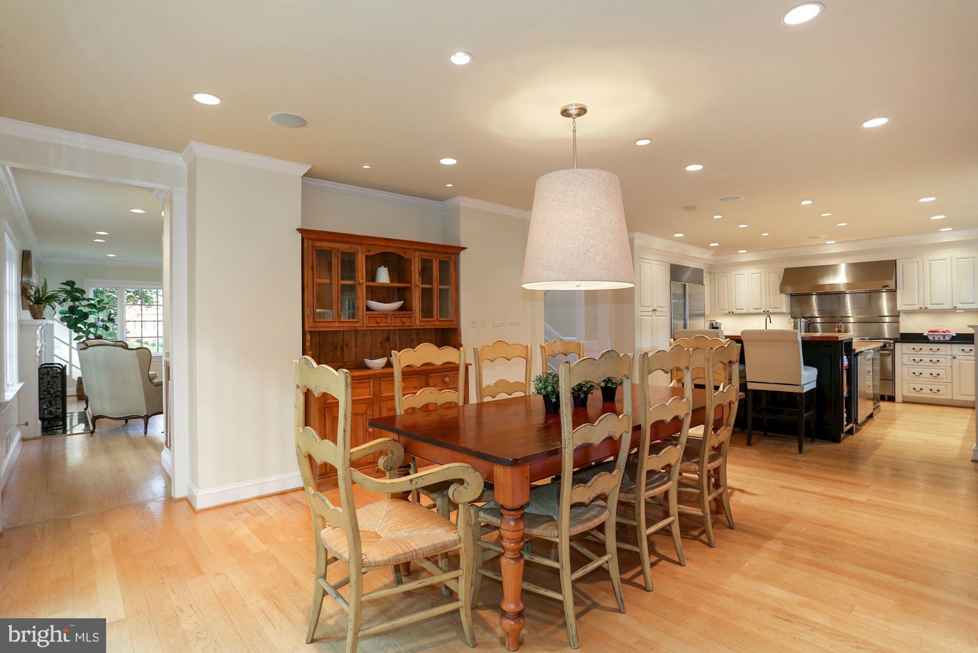 COUNTRY CLUB HILLS - Residential