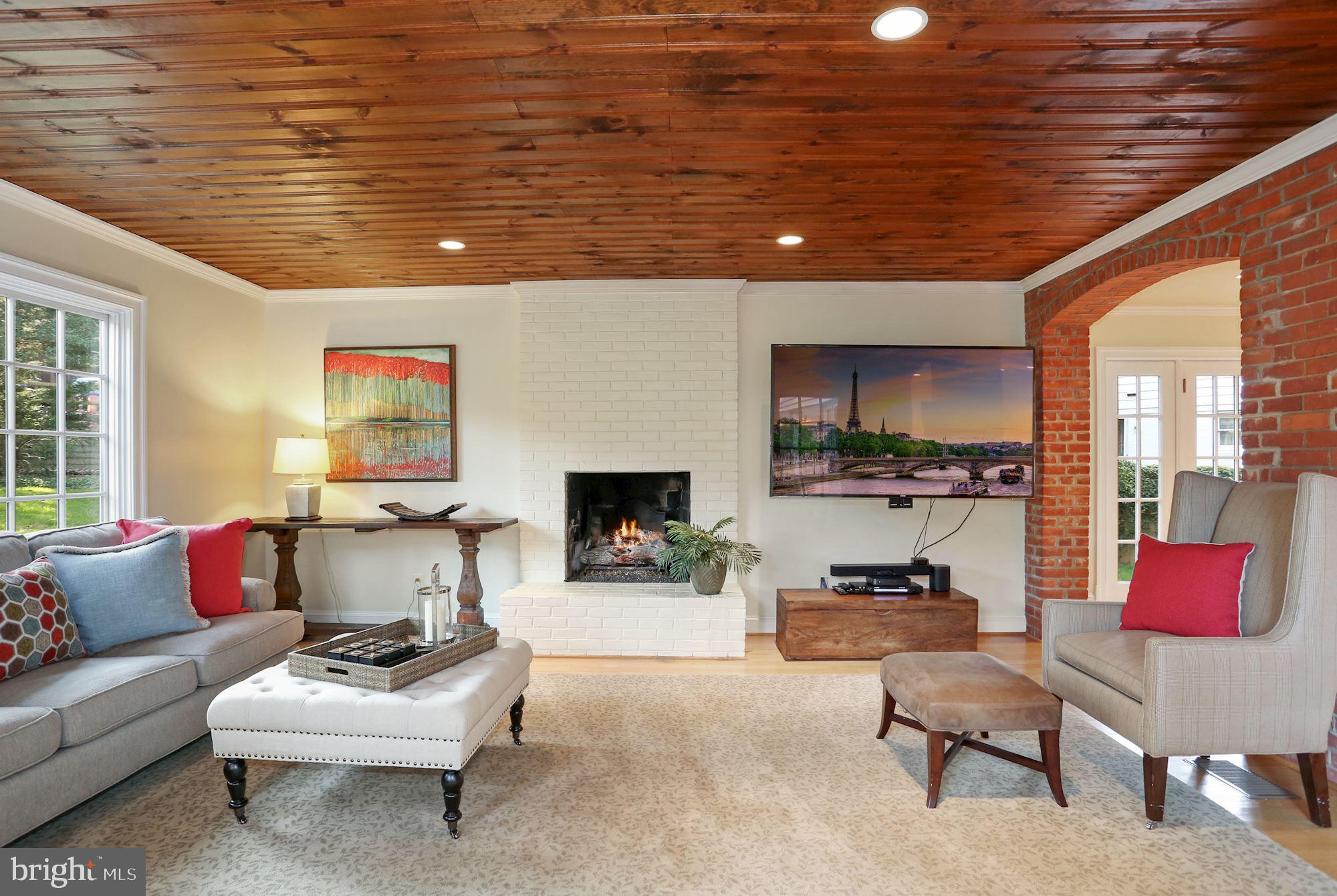 COUNTRY CLUB HILLS - Residential