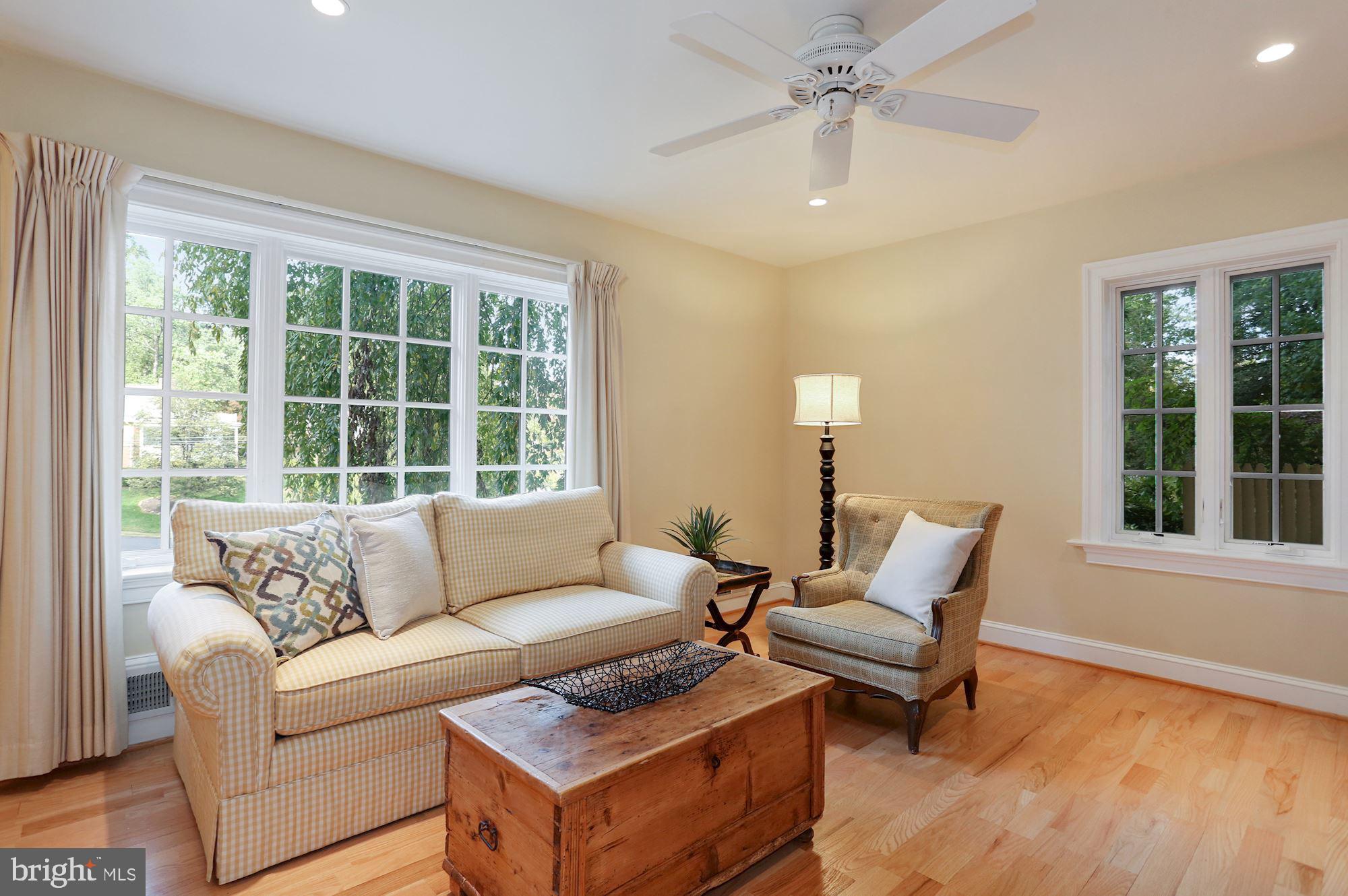 COUNTRY CLUB HILLS - Residential