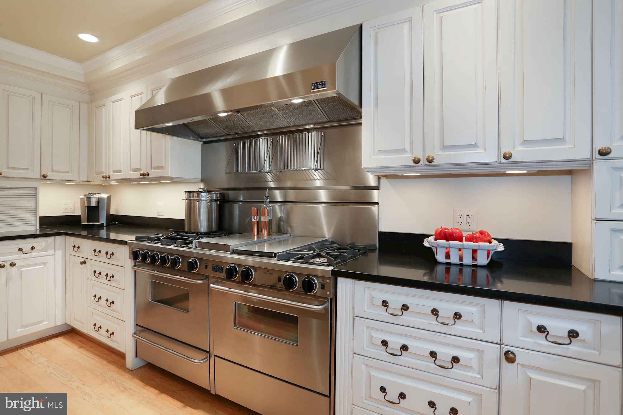 COUNTRY CLUB HILLS - Residential