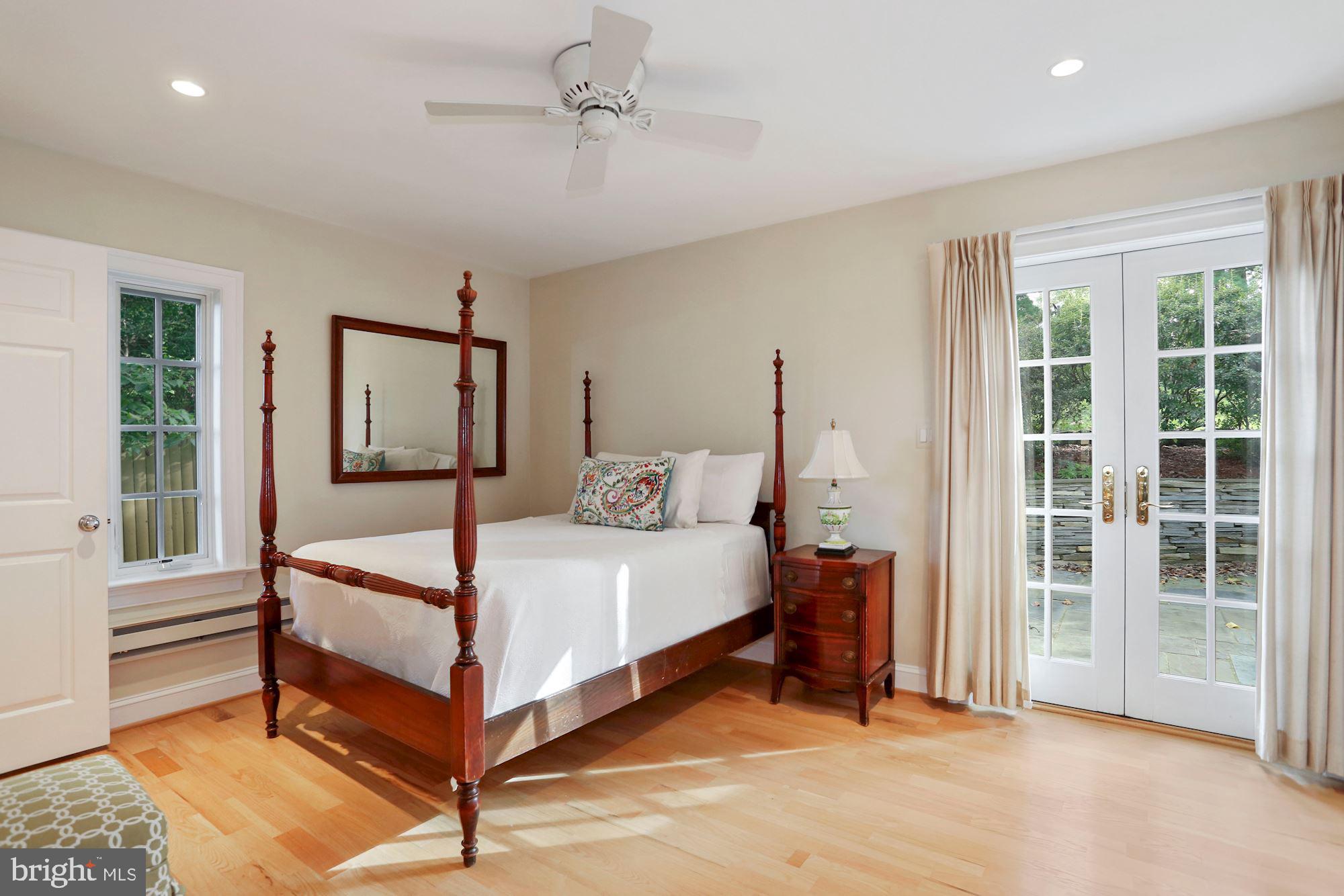 COUNTRY CLUB HILLS - Residential