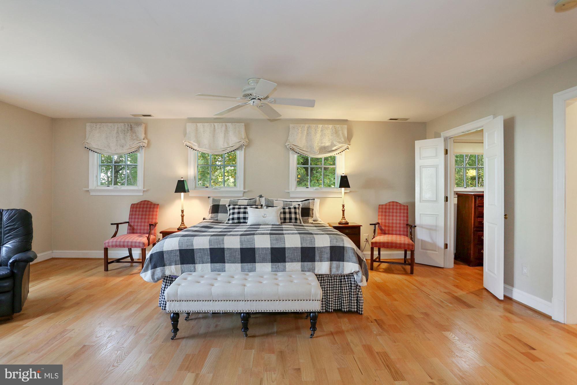 COUNTRY CLUB HILLS - Residential